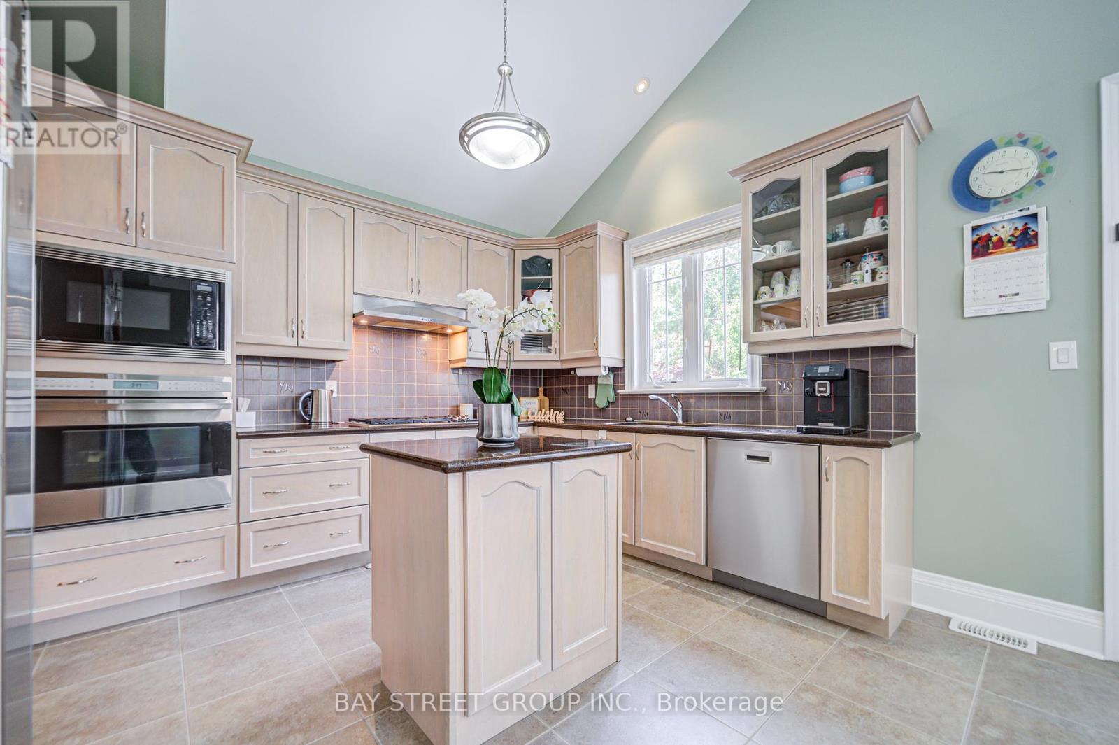 243 Israel Zilber Drive, Vaughan, Ontario  L6A 0L5 - Photo 12 - N12209437