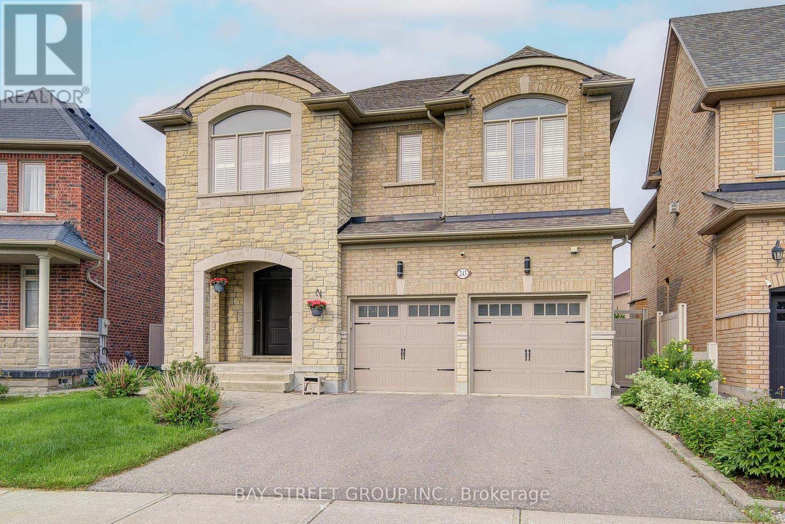 243 Israel Zilber Drive, Vaughan, Ontario  L6A 0L5 - Photo 2 - N12209437