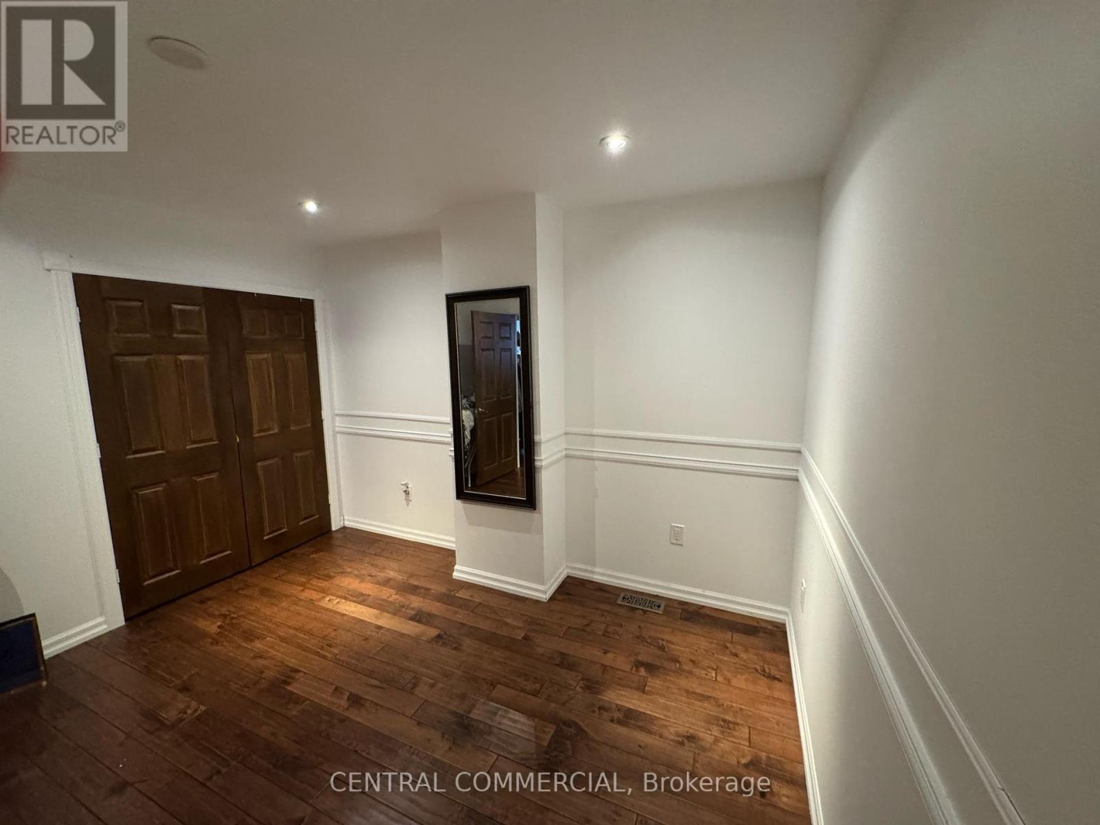 21 Jones Court, Aurora, Ontario  L4G 2B7 - Photo 5 - N12209496
