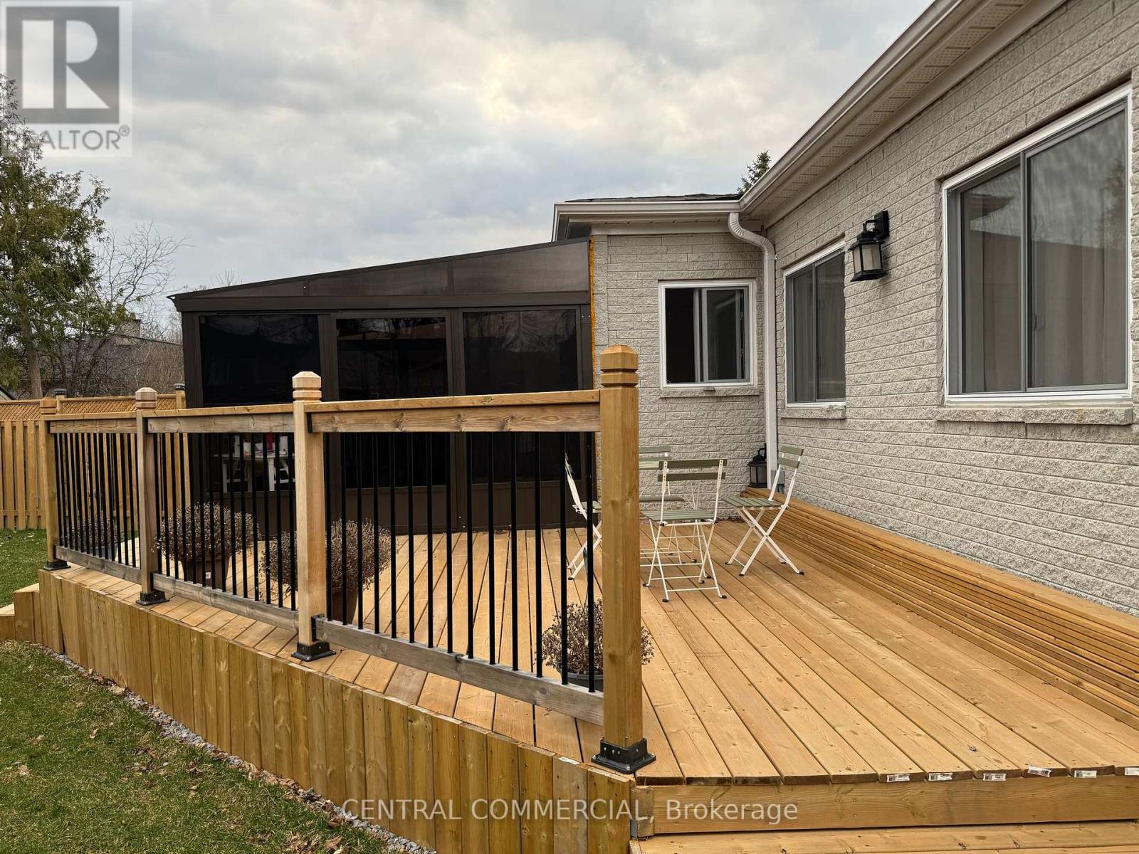 21 Jones Court, Aurora, Ontario  L4G 2B7 - Photo 9 - N12209496