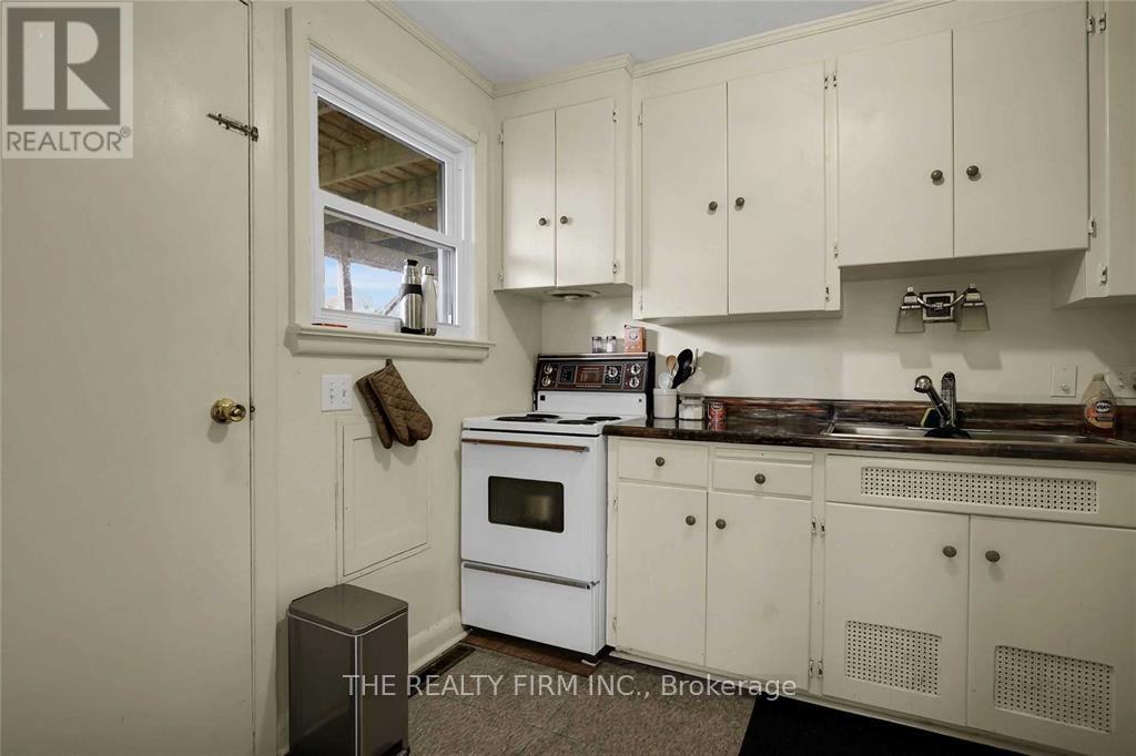 7076 Longwoods Road, London South (South V), Ontario  N6P 1P9 - Photo 12 - X12209273