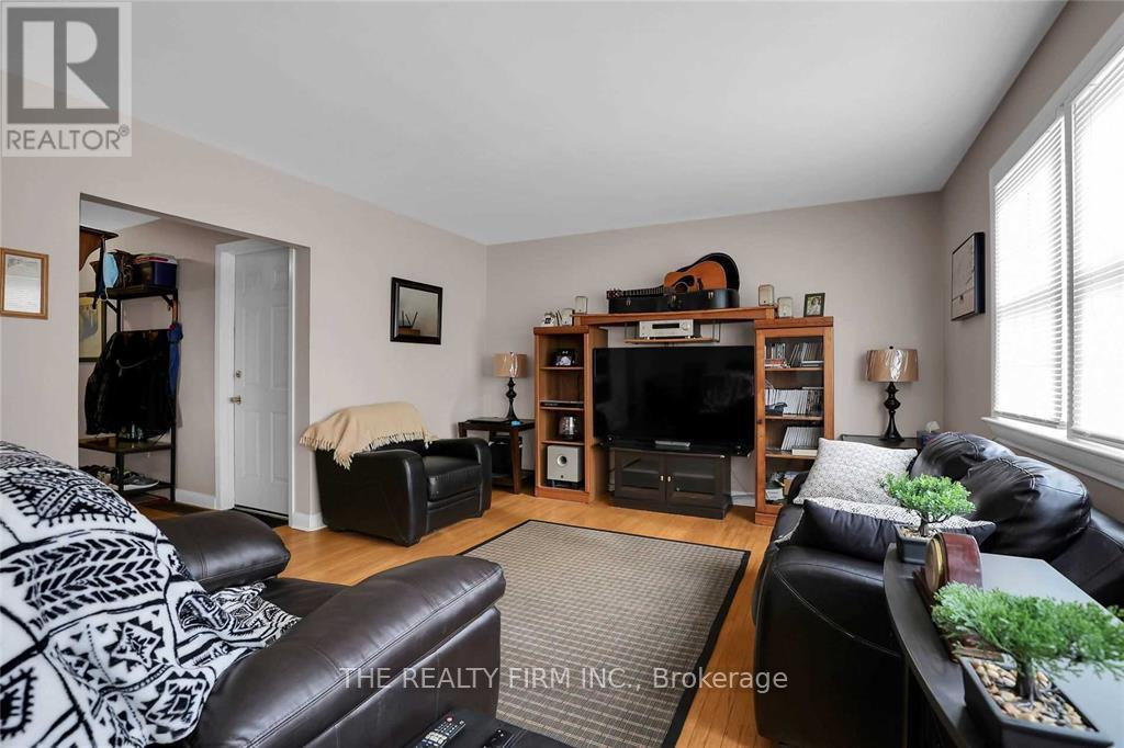 7076 Longwoods Road, London South (South V), Ontario  N6P 1P9 - Photo 9 - X12209273