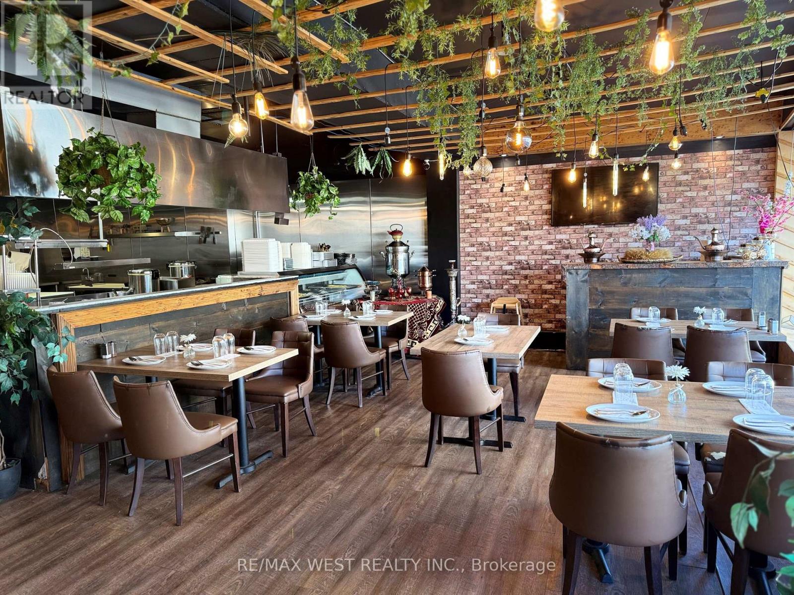 9108 Yonge Street, Richmond Hill, Ontario  L4C 6Z9 - Photo 2 - N12099192