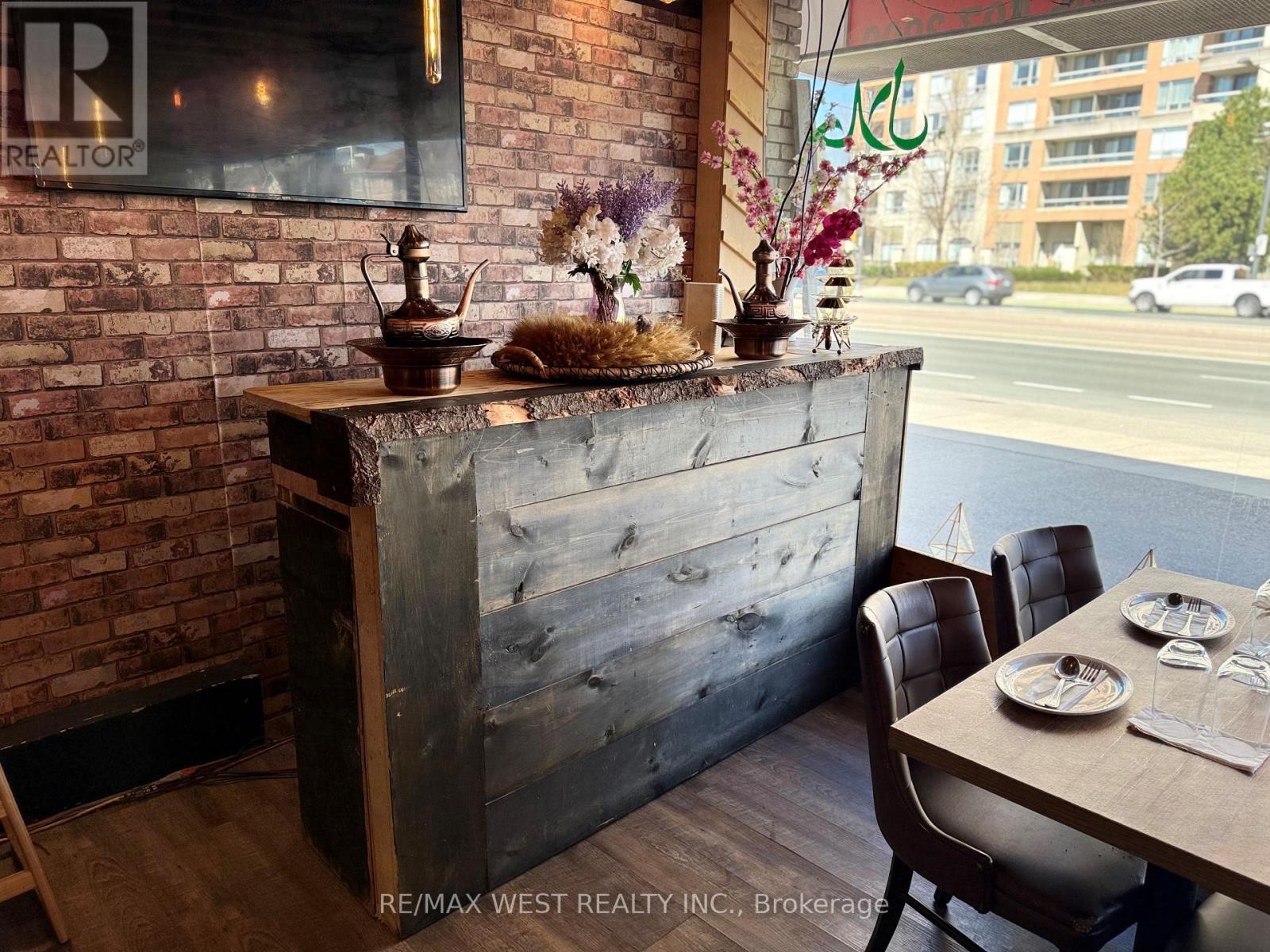 9108 Yonge Street, Richmond Hill, Ontario  L4C 6Z9 - Photo 6 - N12099192
