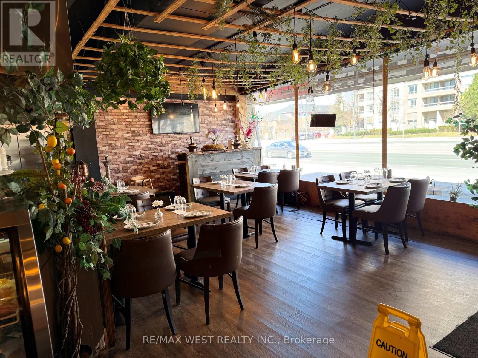 9108 Yonge Street, Richmond Hill, Ontario  L4C 6Z9 - Photo 3 - N12099192