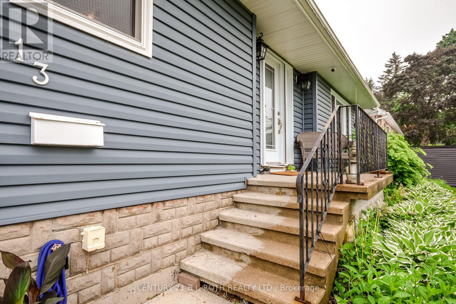 13 Fitton Heights, Orillia, Ontario  L3V 4M7 - Photo 2 - S12209308