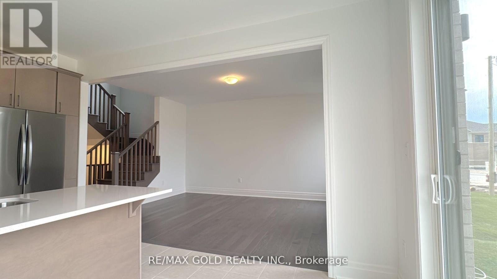 4 Mcbride Trail, Barrie, Ontario  L9J 0Y9 - Photo 13 - S12209357