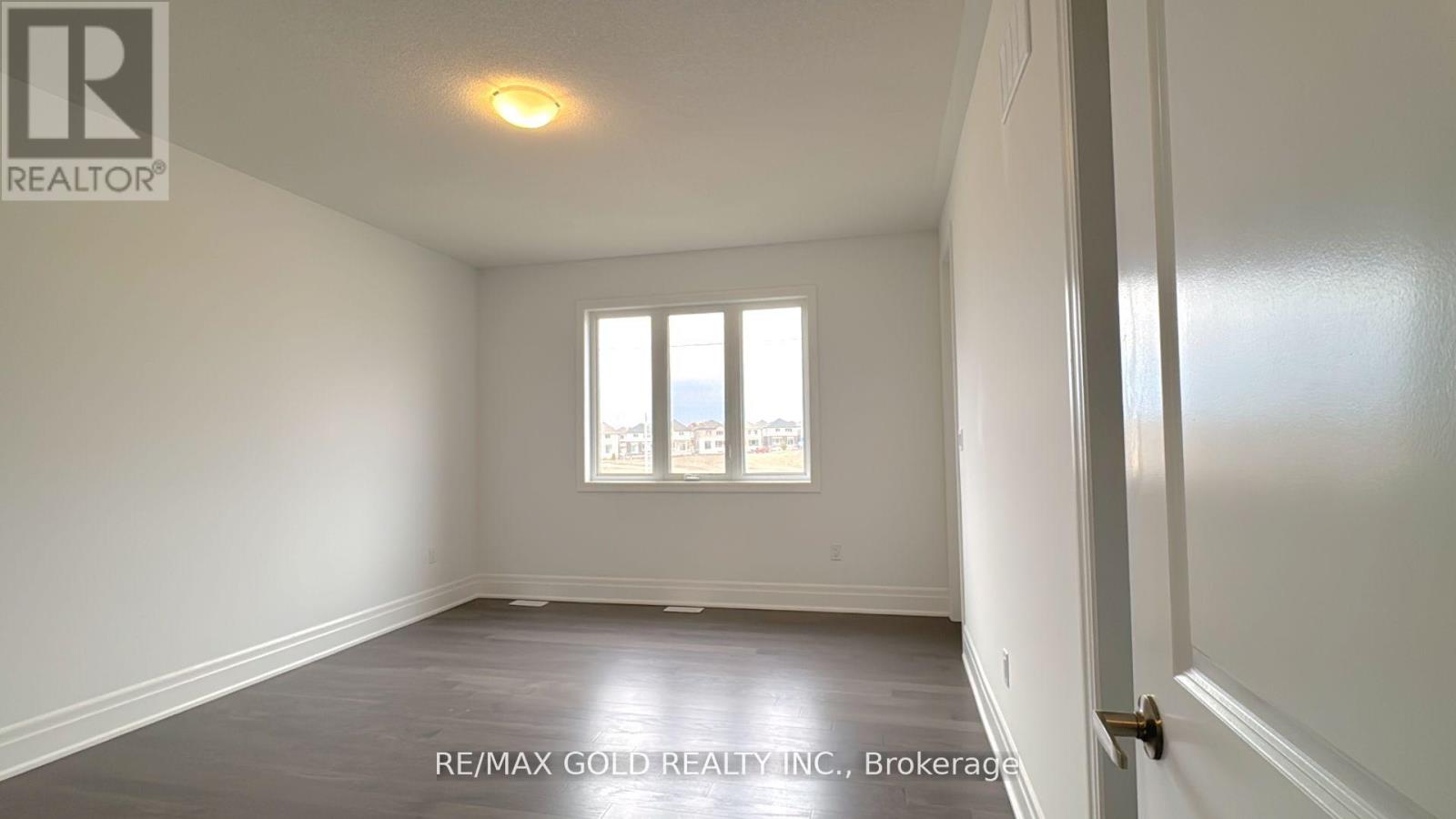 4 Mcbride Trail, Barrie, Ontario  L9J 0Y9 - Photo 24 - S12209357