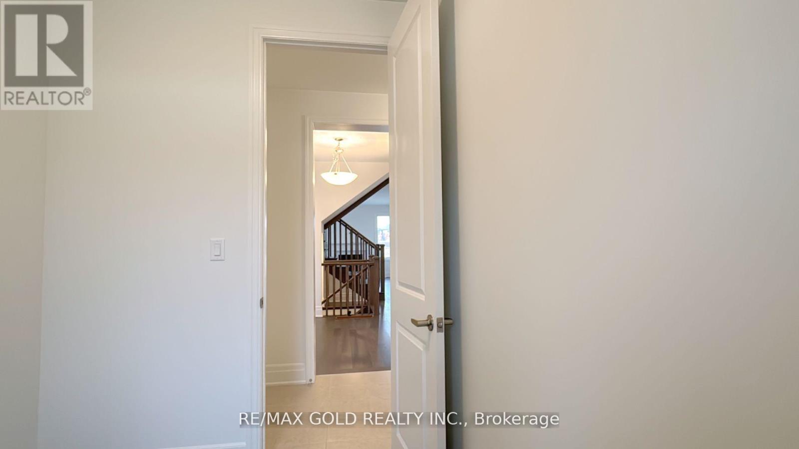 4 Mcbride Trail, Barrie, Ontario  L9J 0Y9 - Photo 5 - S12209357