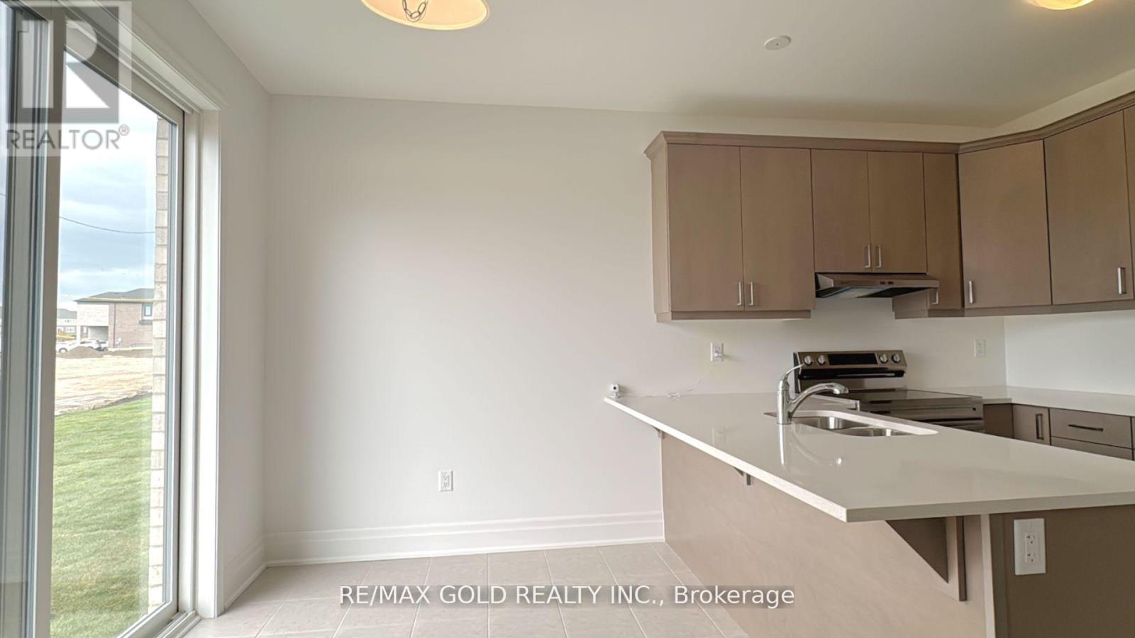 4 Mcbride Trail, Barrie, Ontario  L9J 0Y9 - Photo 8 - S12209357