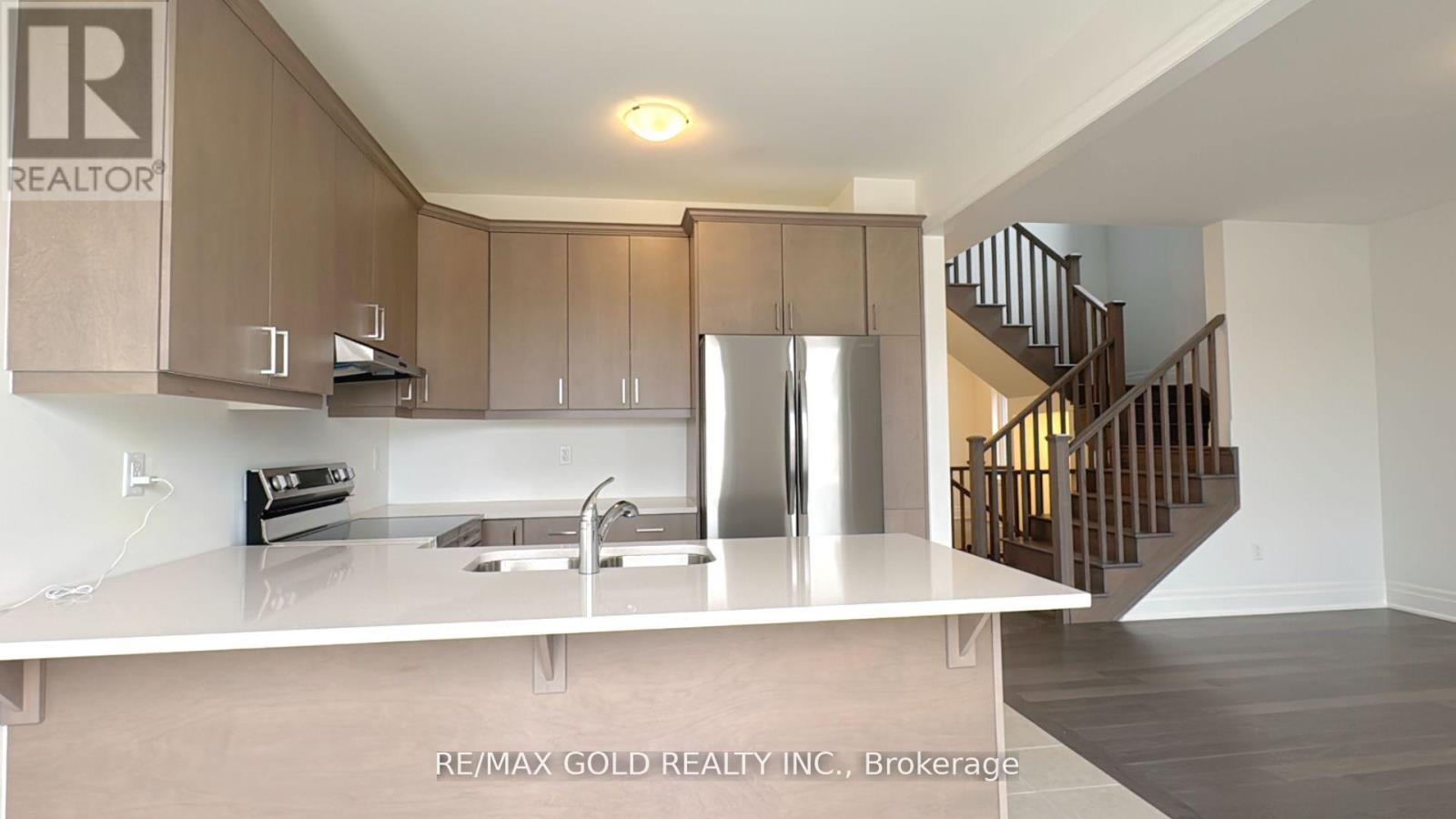 4 Mcbride Trail, Barrie, Ontario  L9J 0Y9 - Photo 9 - S12209357