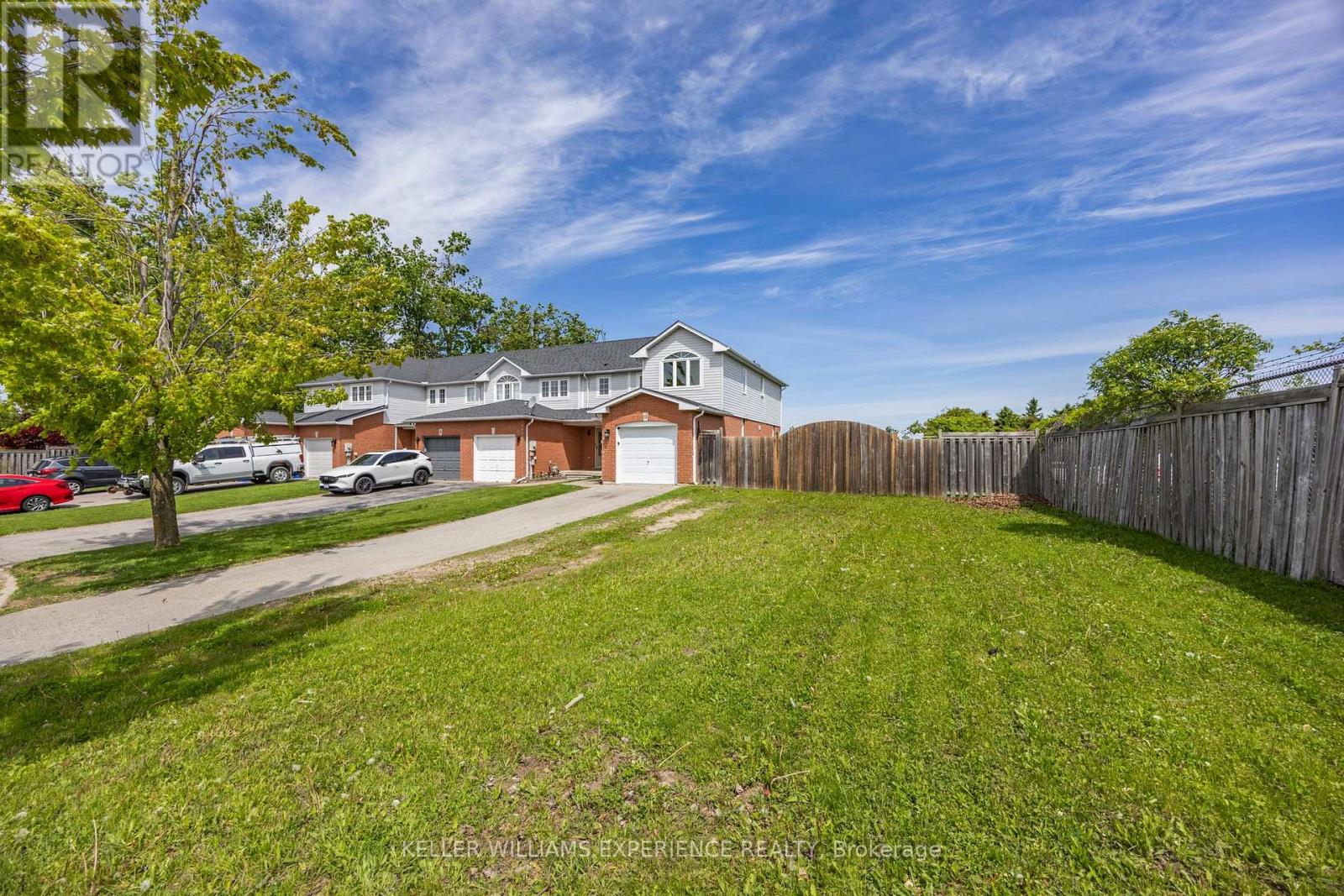 13 Sunset Place, Barrie, Ontario  L4N 0T7 - Photo 2 - S12209391