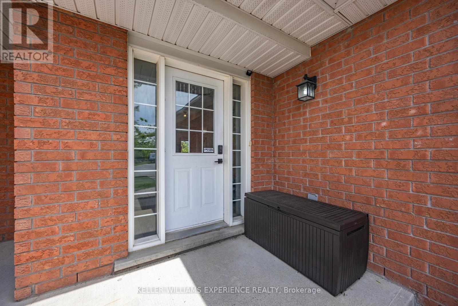 13 Sunset Place, Barrie, Ontario  L4N 0T7 - Photo 3 - S12209391