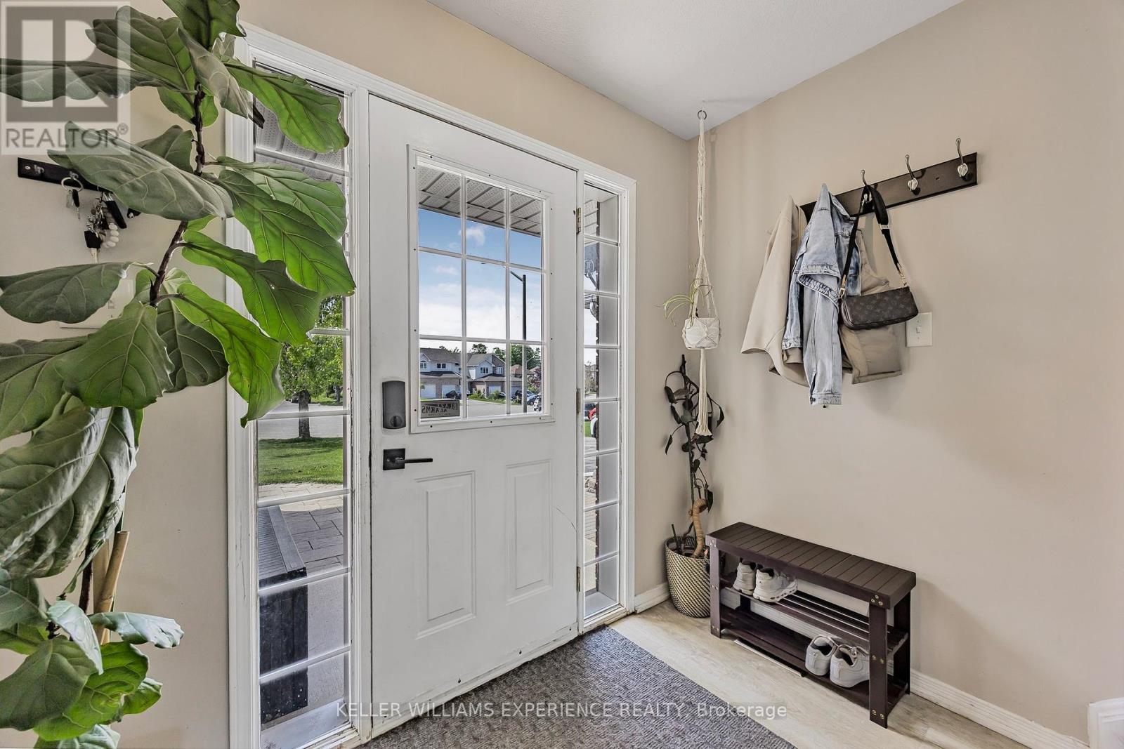13 Sunset Place, Barrie, Ontario  L4N 0T7 - Photo 4 - S12209391