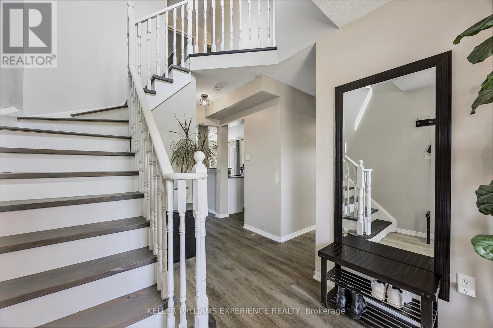 13 Sunset Place, Barrie, Ontario  L4N 0T7 - Photo 5 - S12209391