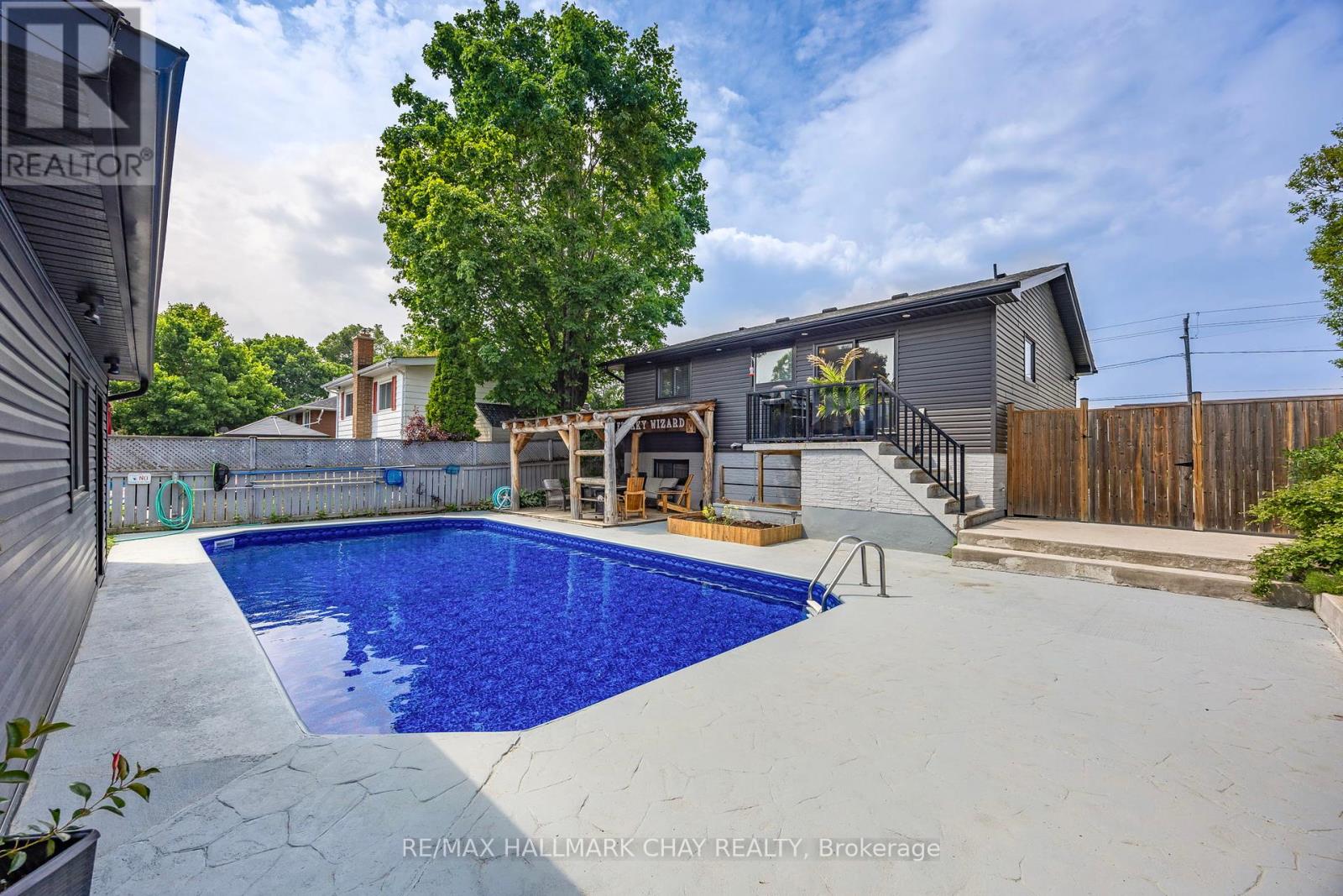 171 Steel Street, Barrie, Ontario  L4M 2G6 - Photo 39 - S12209450