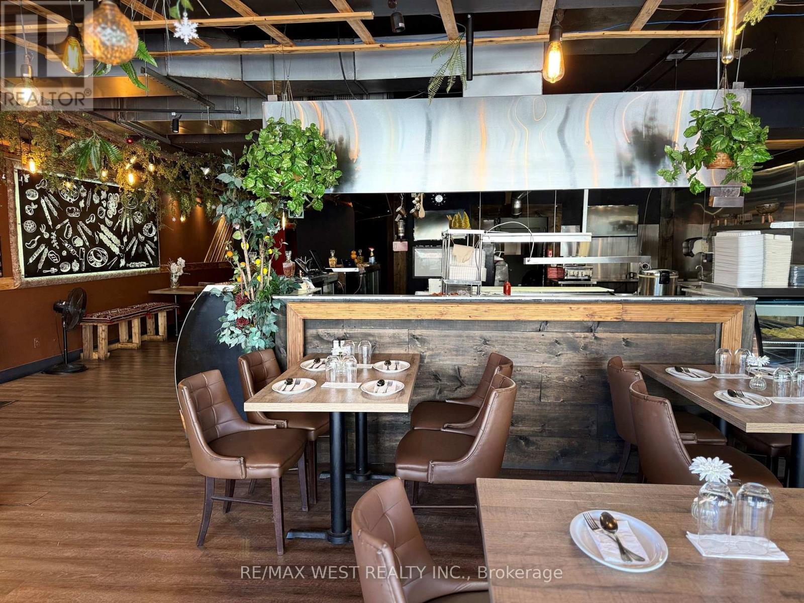 9108 Yonge Street, Richmond Hill, Ontario  L4C 6Z9 - Photo 4 - N12099192