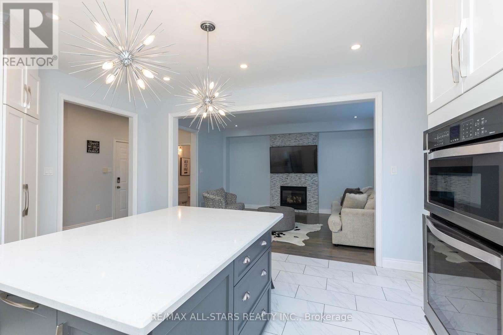 46 Eastgate Circle, Whitby, Ontario  L1M 2N4 - Photo 15 - E12209571