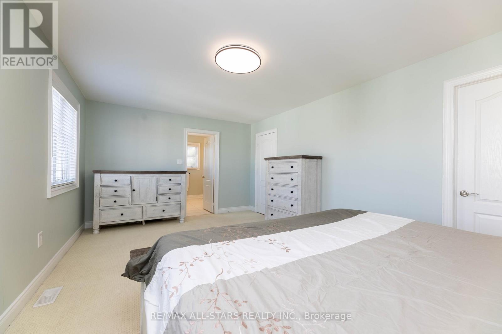 46 Eastgate Circle, Whitby, Ontario  L1M 2N4 - Photo 18 - E12209571