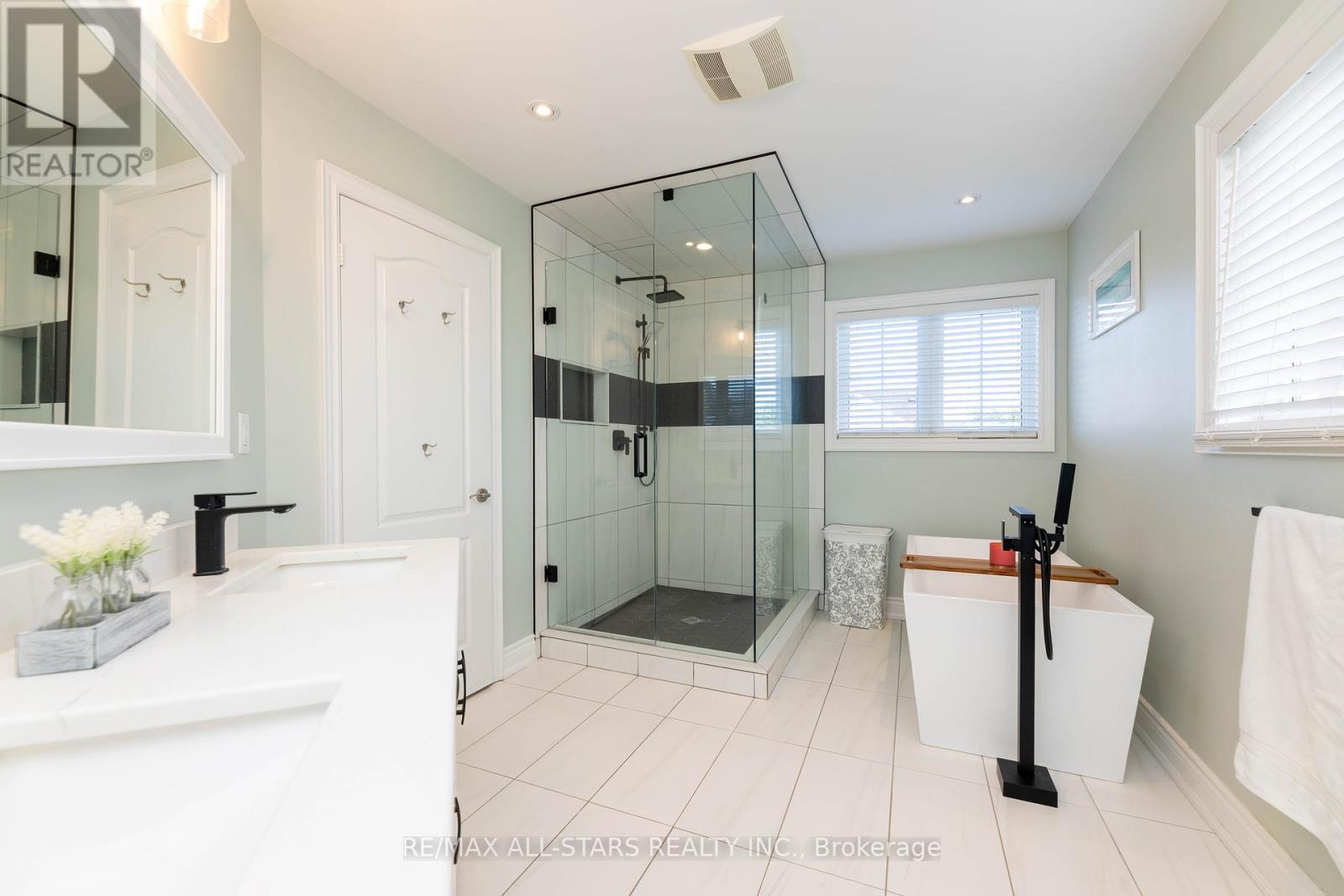 46 Eastgate Circle, Whitby, Ontario  L1M 2N4 - Photo 21 - E12209571