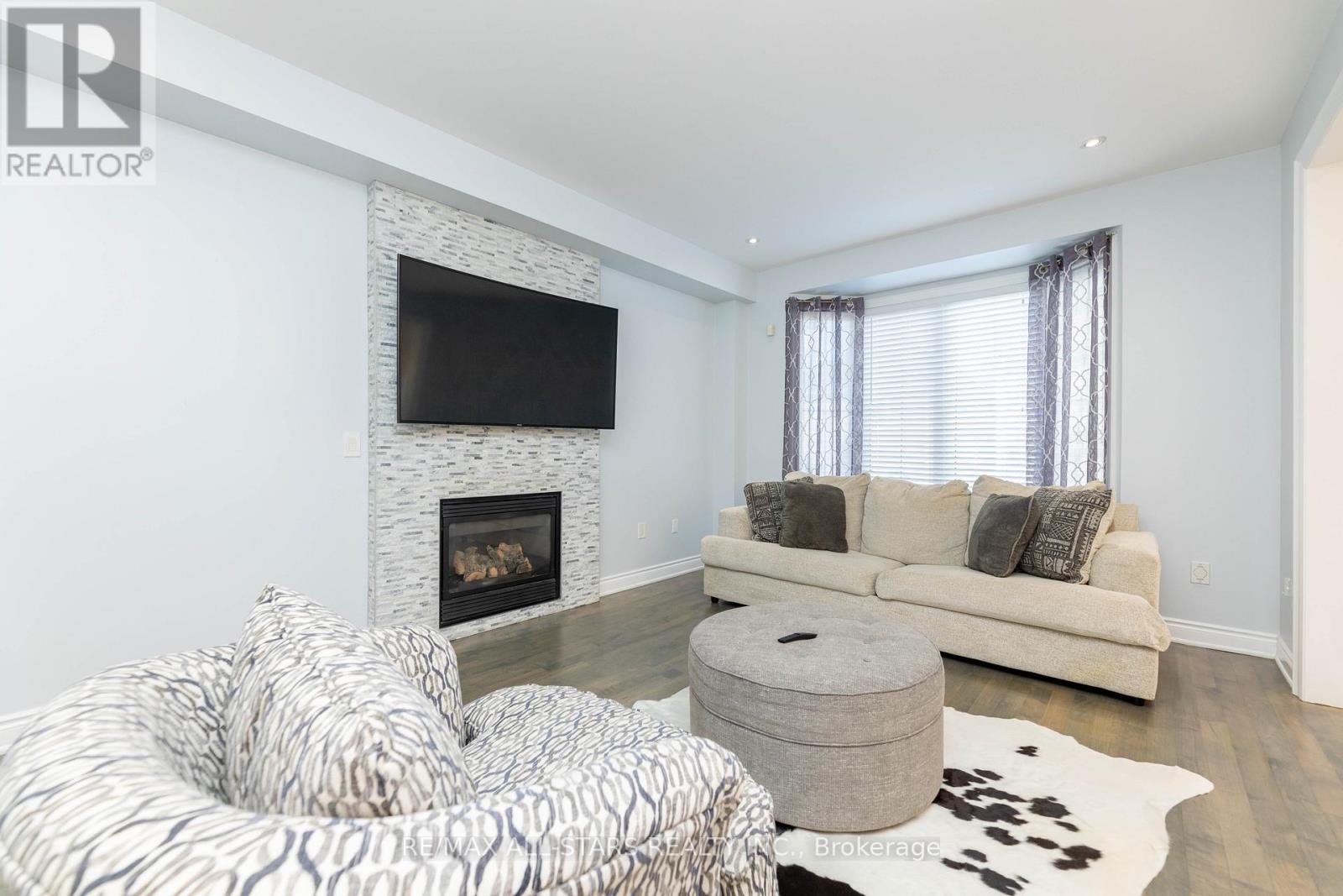 46 Eastgate Circle, Whitby, Ontario  L1M 2N4 - Photo 9 - E12209571
