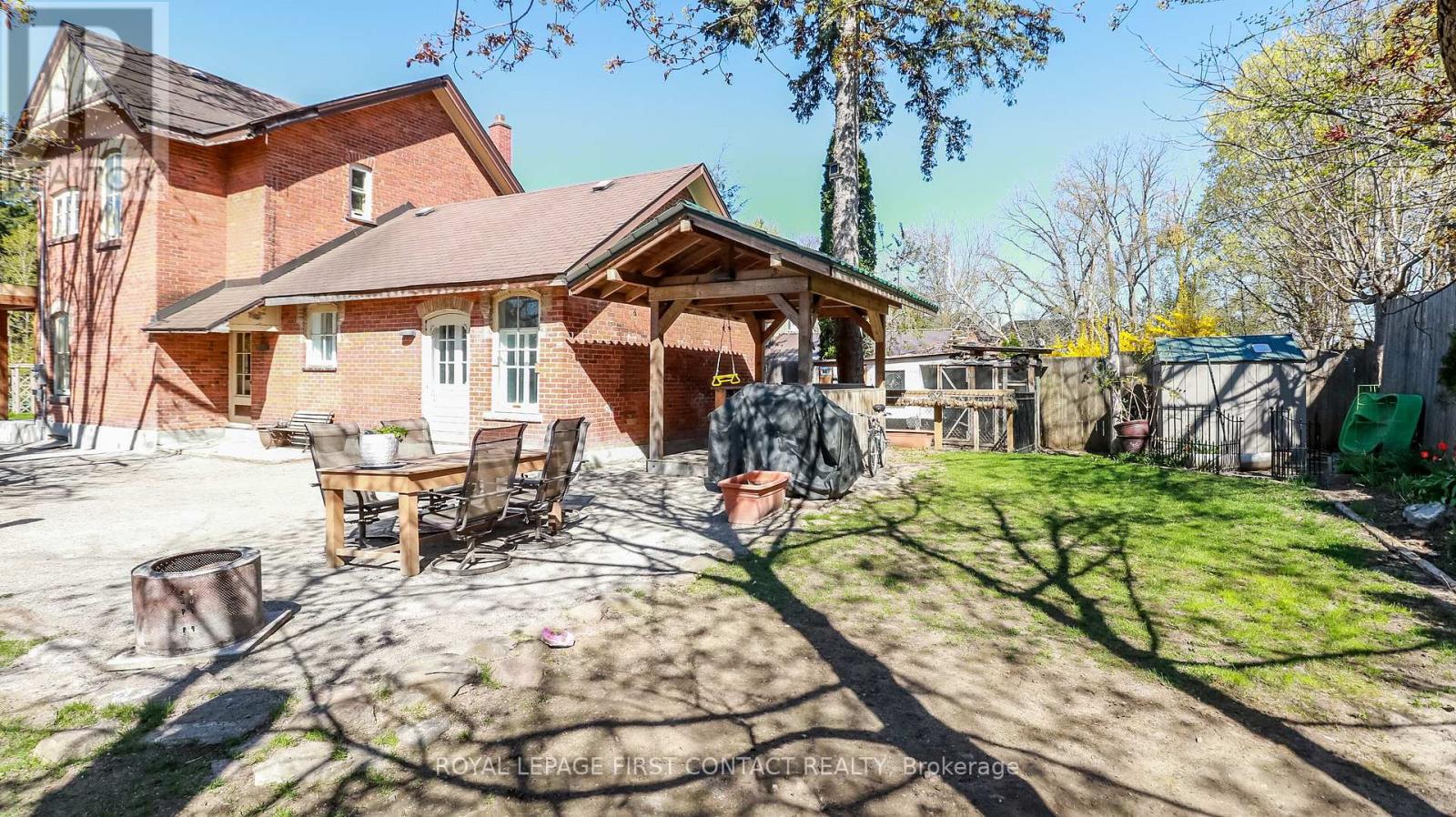 121 Mulcaster Street, Barrie (Codrington), Ontario  L4M 3M8 - Photo 9 - S12140302
