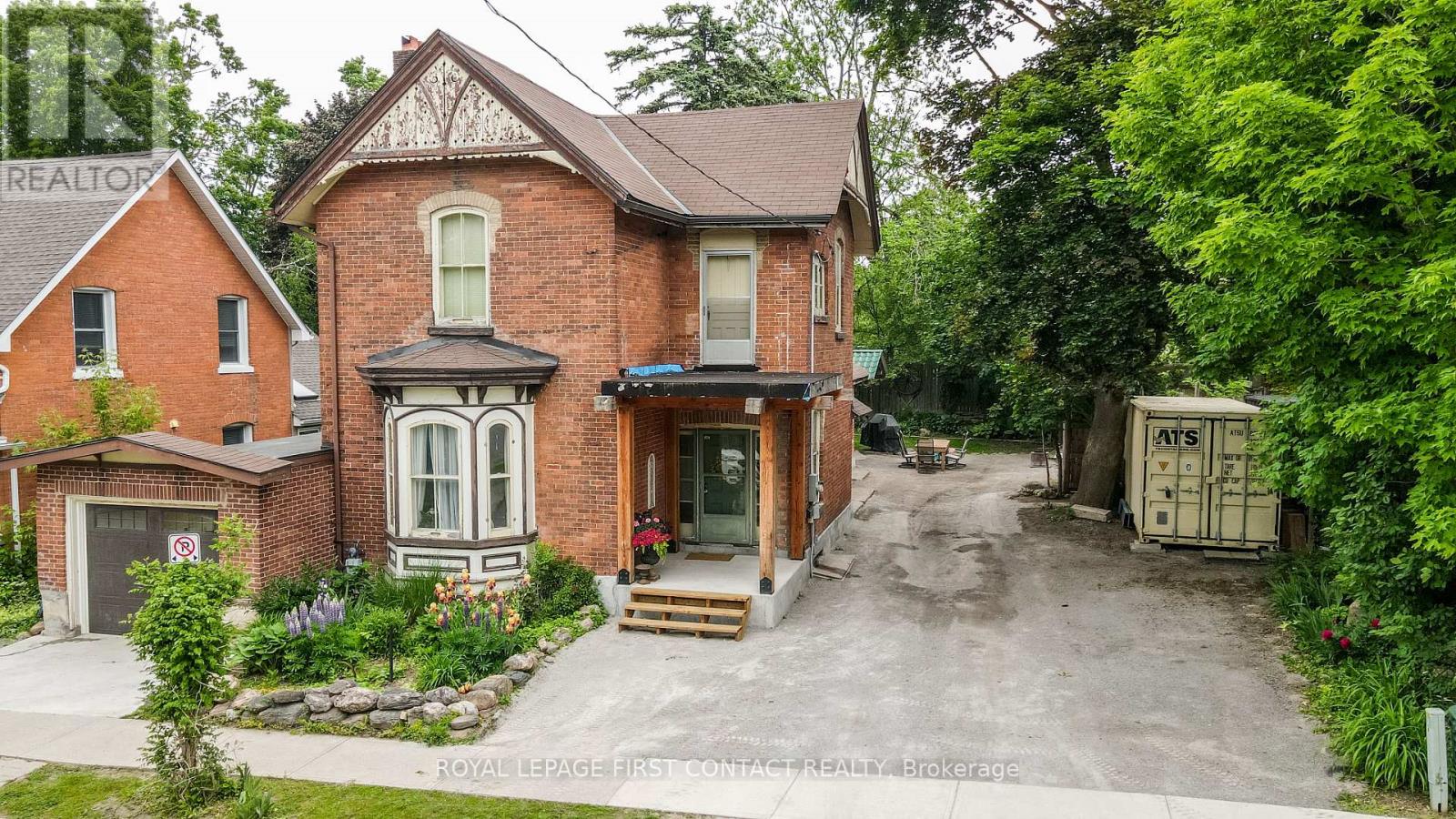 121 MULCASTER STREET, Barrie, Ontario