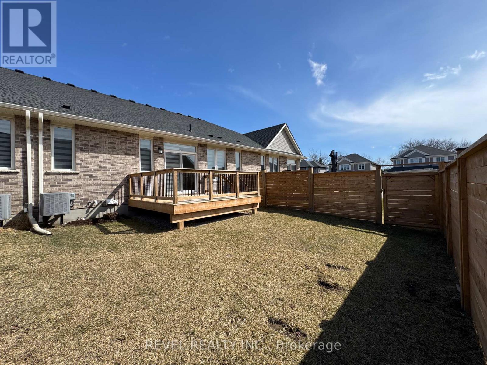 105 Livingston Drive, Tillsonburg, Ontario  N4G 0J3 - Photo 5 - X12209648