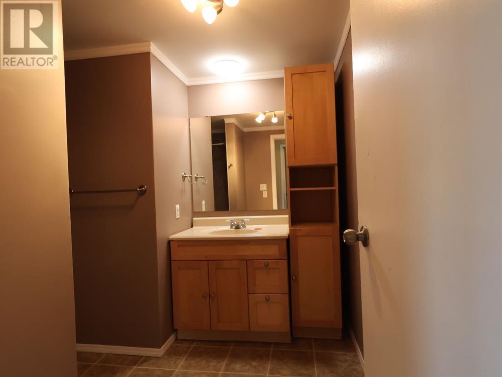 3902 Spruce Drive, Stettler, Alberta  T4K 1G6 - Photo 12 - A2228166