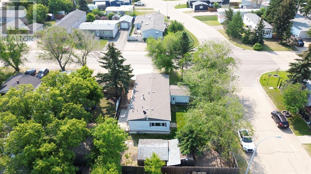 3902 Spruce Drive, Stettler, Alberta  T4K 1G6 - Photo 2 - A2228166