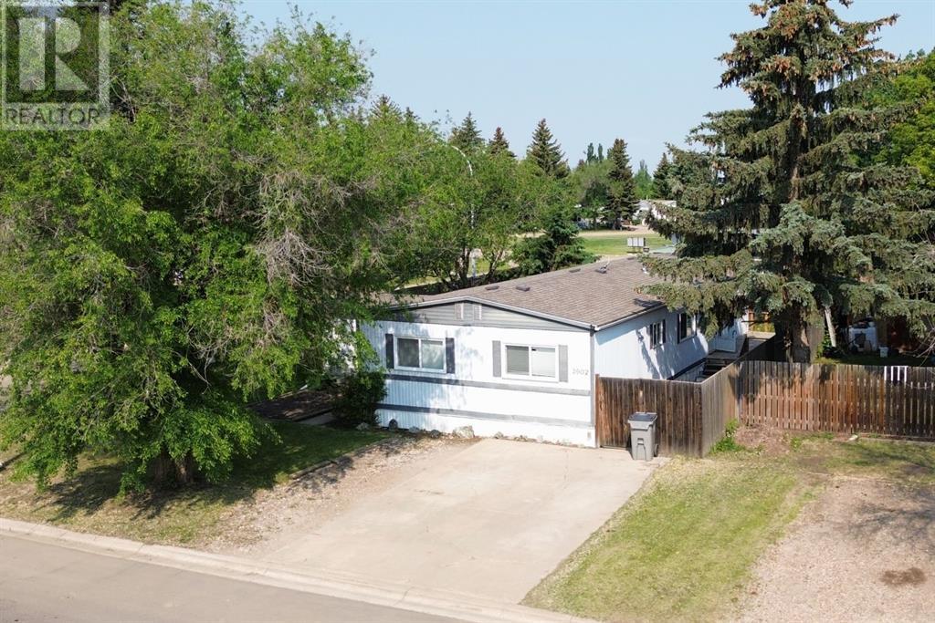 3902 Spruce Drive, Stettler, Alberta  T4K 1G6 - Photo 1 - A2228166