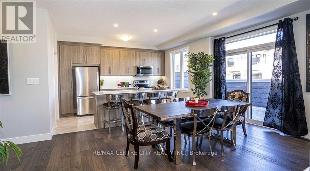 195 - 177 Edgevalley Road, London East (East D), Ontario  N5V 0C5 - Photo 2 - X12209640