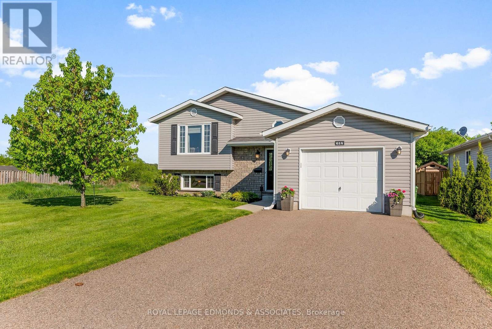 614 JOHNSTON CRESCENT, Pembroke, Ontario