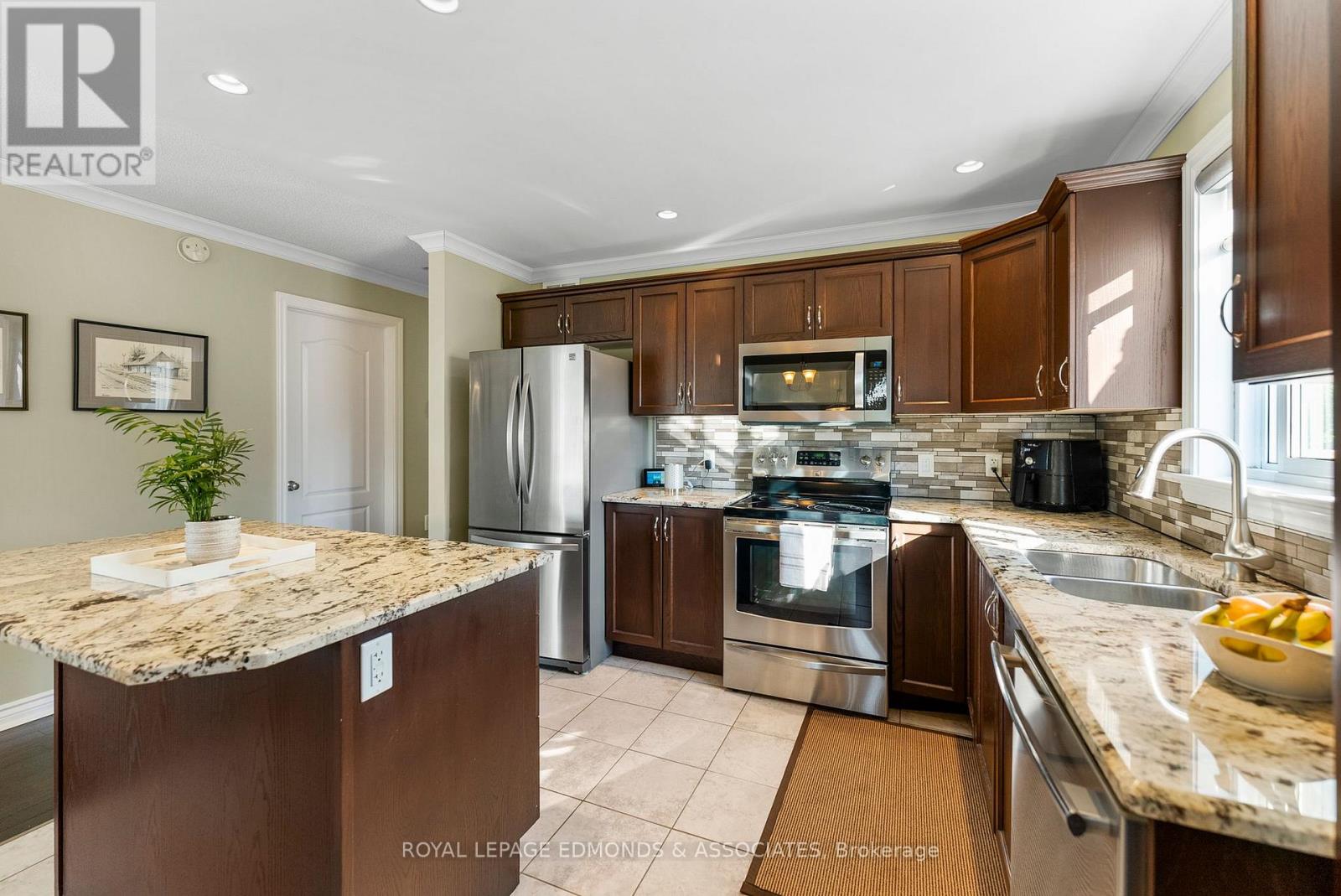 614 Johnston Crescent, Pembroke, Ontario  K8A 0B9 - Photo 12 - X12209631