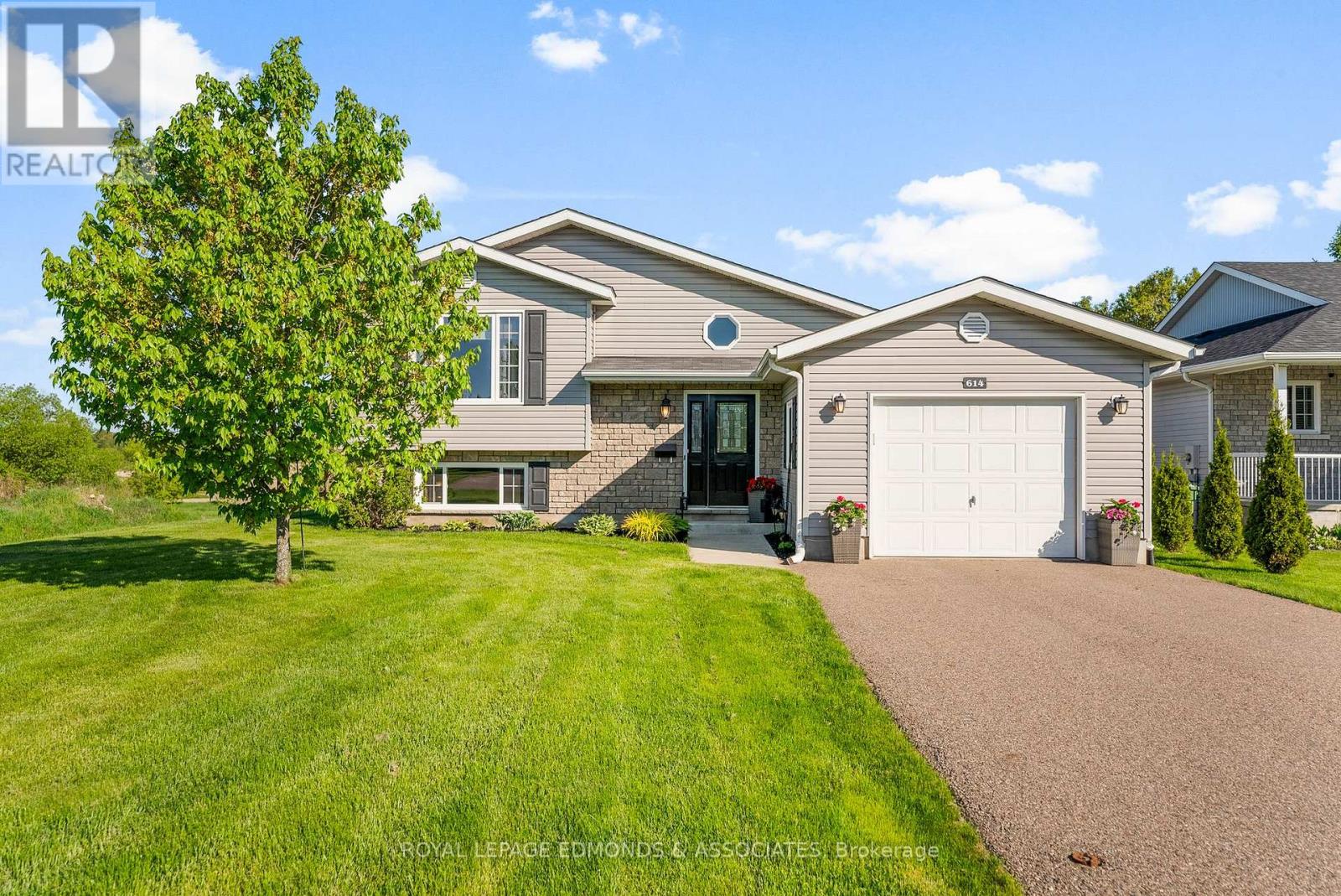 614 Johnston Crescent, Pembroke, Ontario  K8A 0B9 - Photo 2 - X12209631