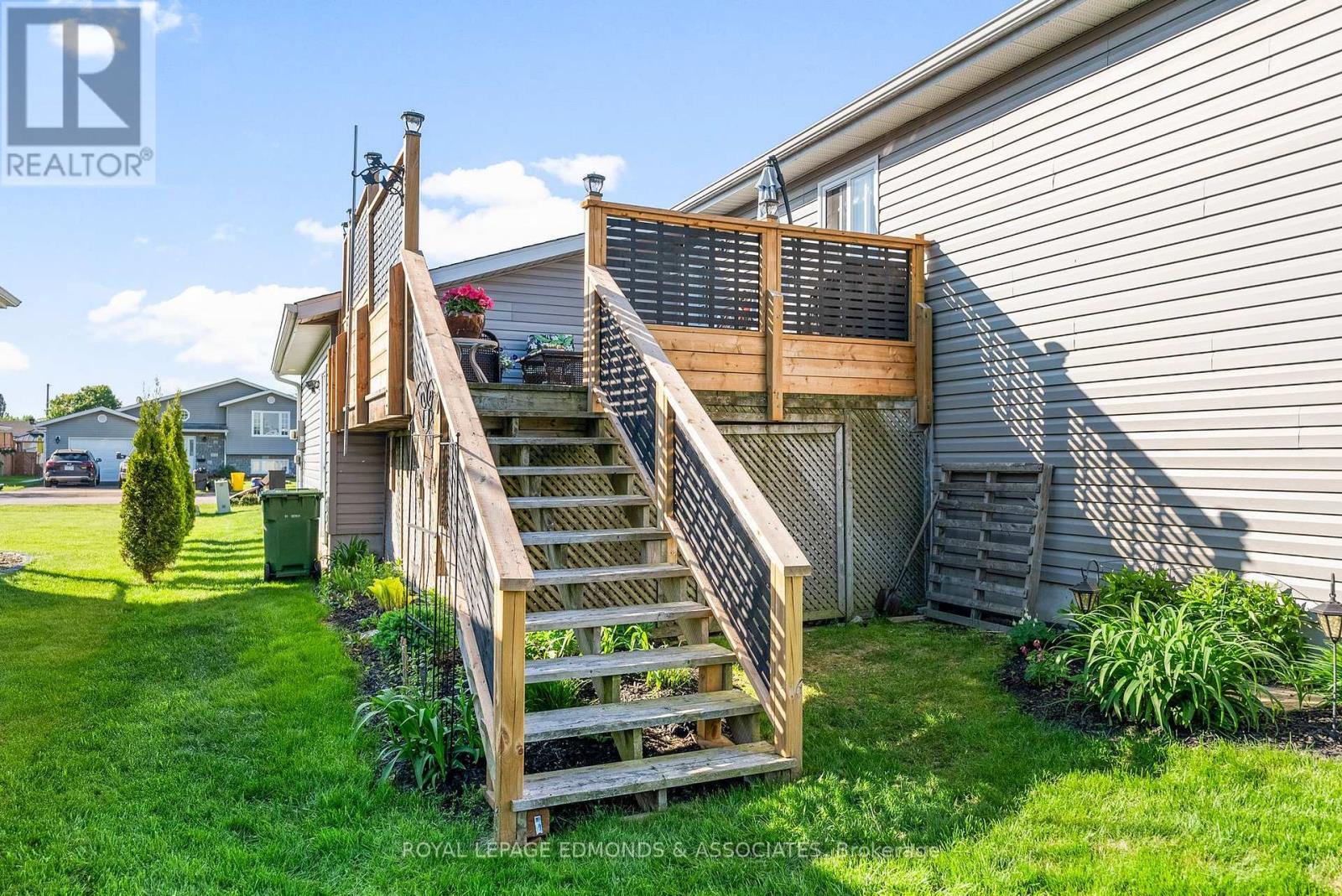 614 Johnston Crescent, Pembroke, Ontario  K8A 0B9 - Photo 23 - X12209631