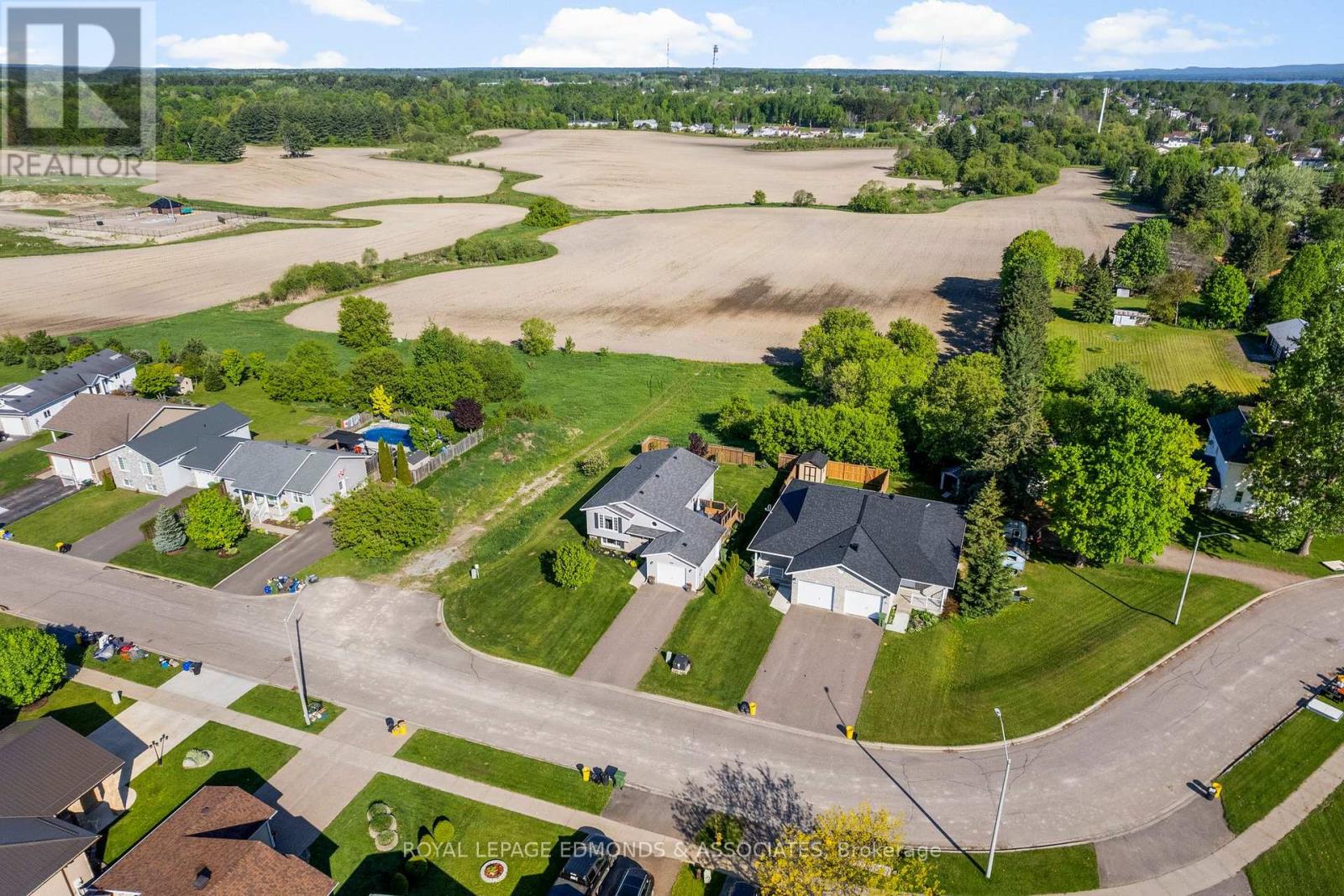 614 Johnston Crescent, Pembroke, Ontario  K8A 0B9 - Photo 3 - X12209631