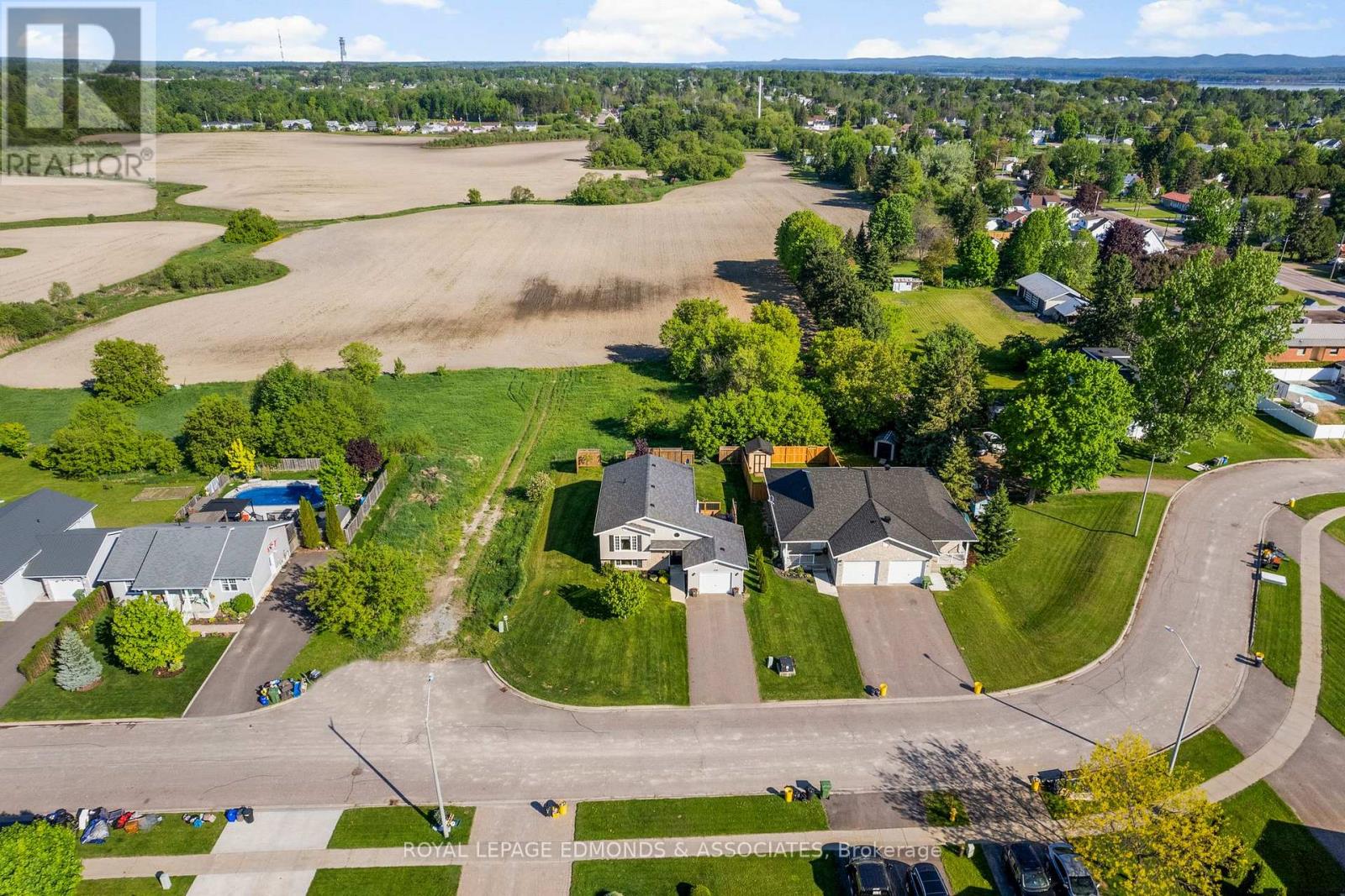 614 Johnston Crescent, Pembroke, Ontario  K8A 0B9 - Photo 36 - X12209631