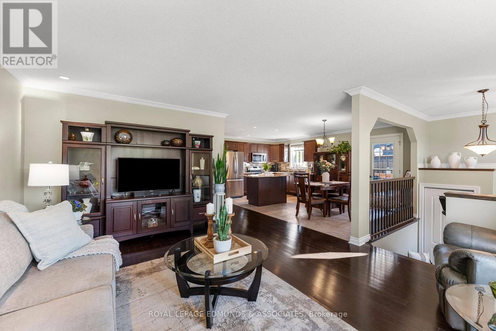 614 Johnston Crescent, Pembroke, Ontario  K8A 0B9 - Photo 5 - X12209631