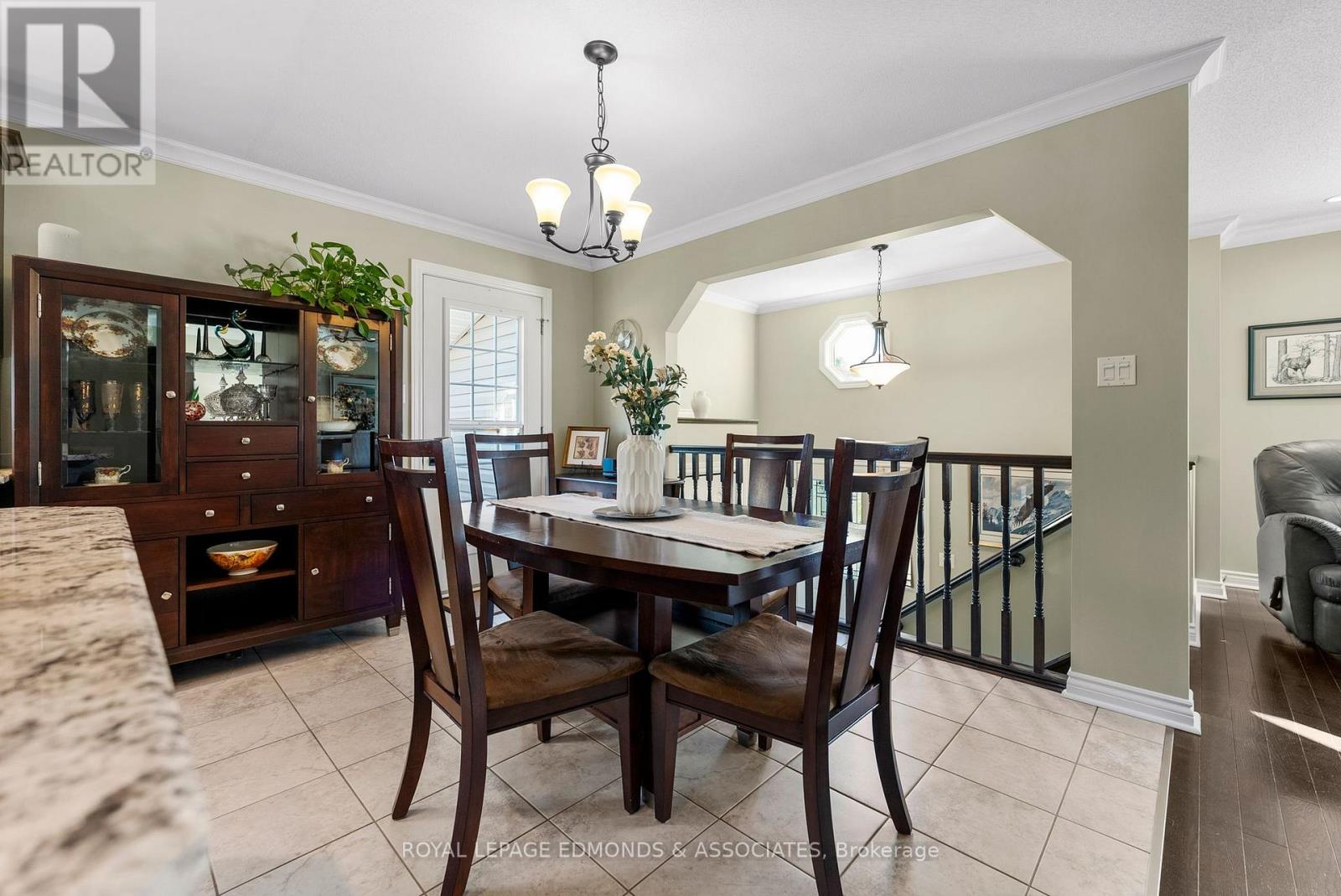 614 Johnston Crescent, Pembroke, Ontario  K8A 0B9 - Photo 8 - X12209631