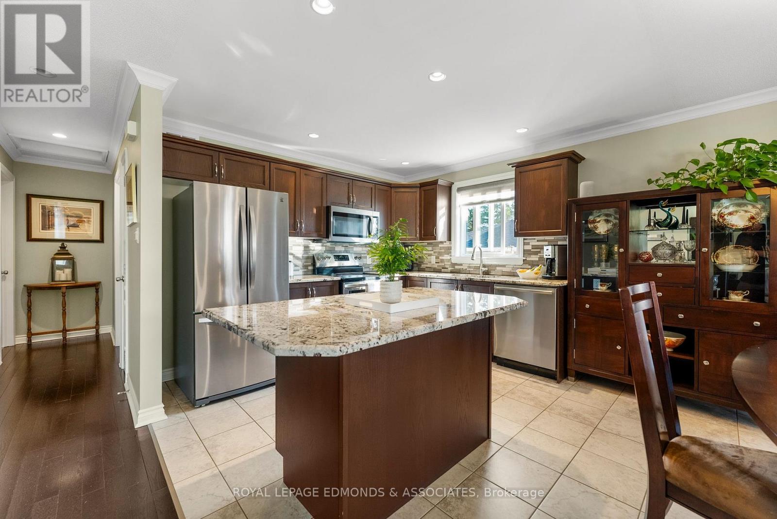 614 Johnston Crescent, Pembroke, Ontario  K8A 0B9 - Photo 9 - X12209631
