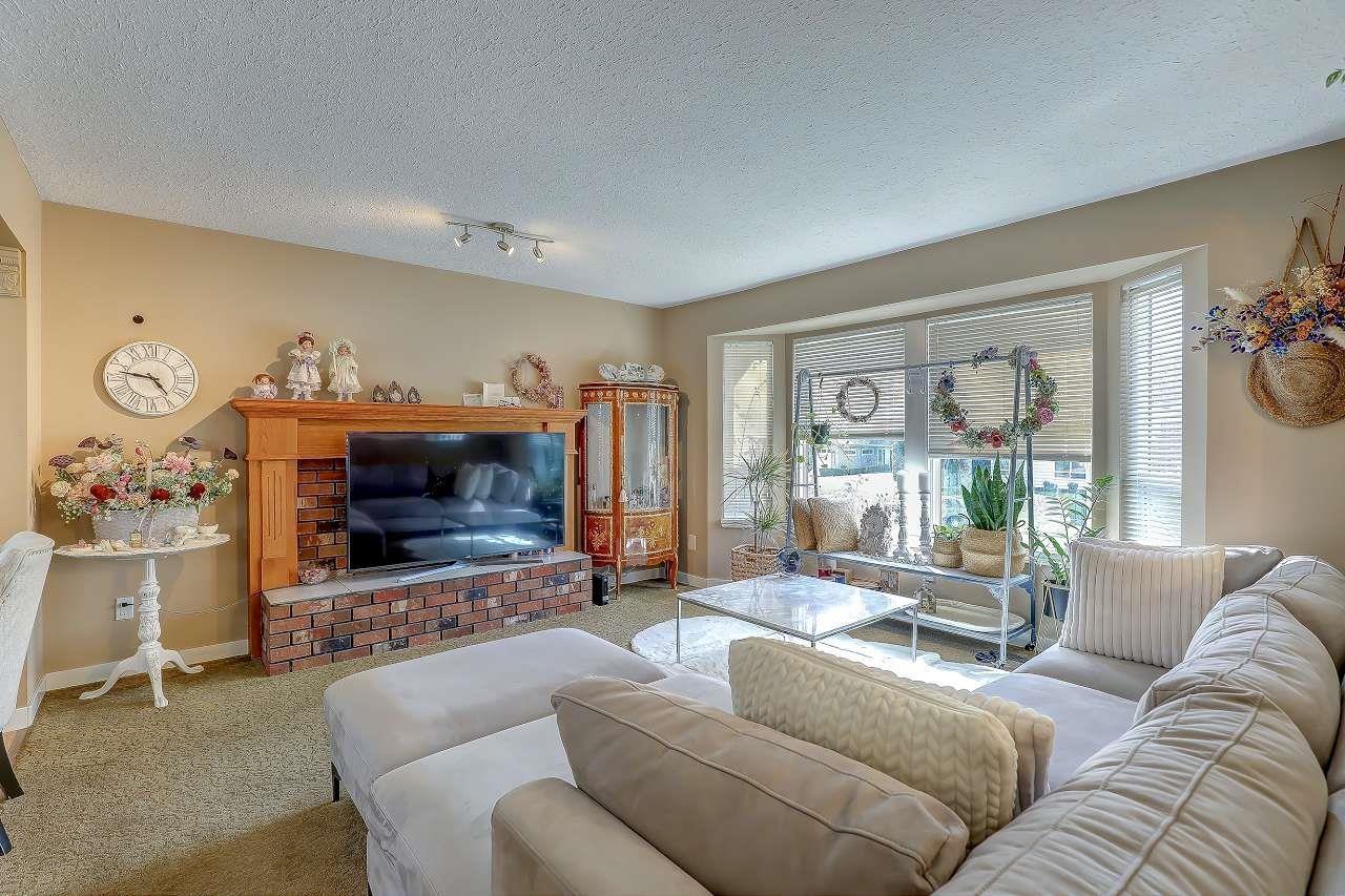 18233 60a Avenue, Surrey, British Columbia  V3S 5R6 - Photo 4 - R3013506