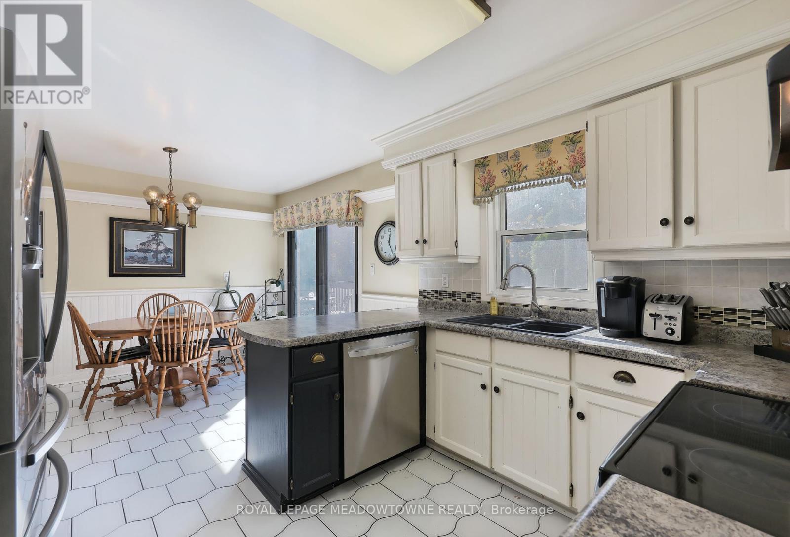 5344 Durie Road, Mississauga (East Credit), Ontario  L5M 2C7 - Photo 11 - W12209241