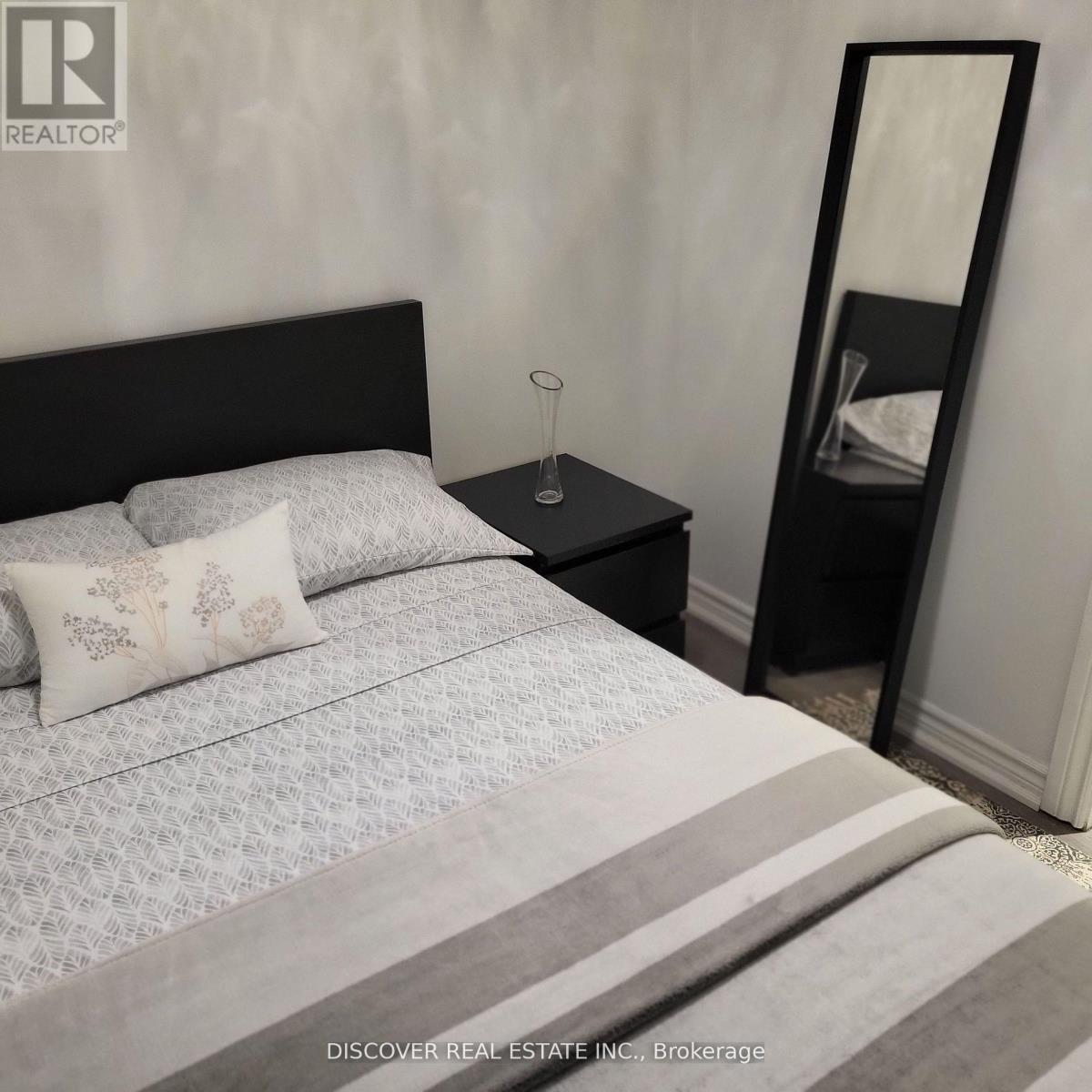 Basement Apartment - 3286 Flagstone Drive, Mississauga, Ontario  L5M 7T7 - Photo 13 - W12209256
