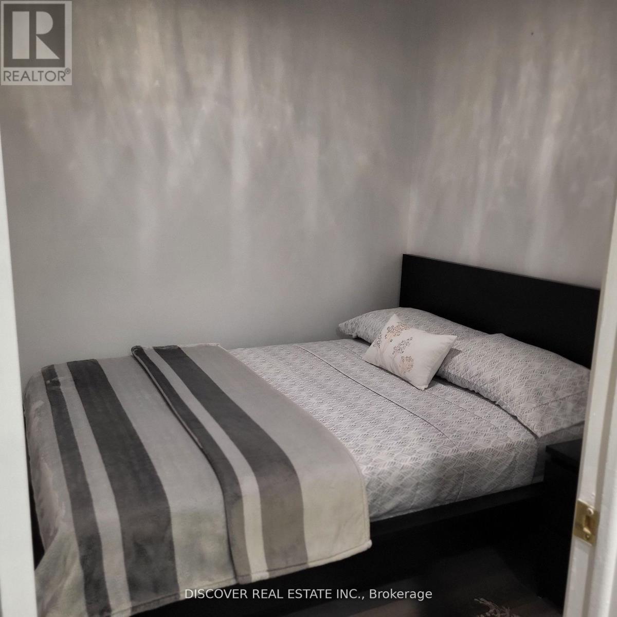 Basement Apartment - 3286 Flagstone Drive, Mississauga, Ontario  L5M 7T7 - Photo 14 - W12209256
