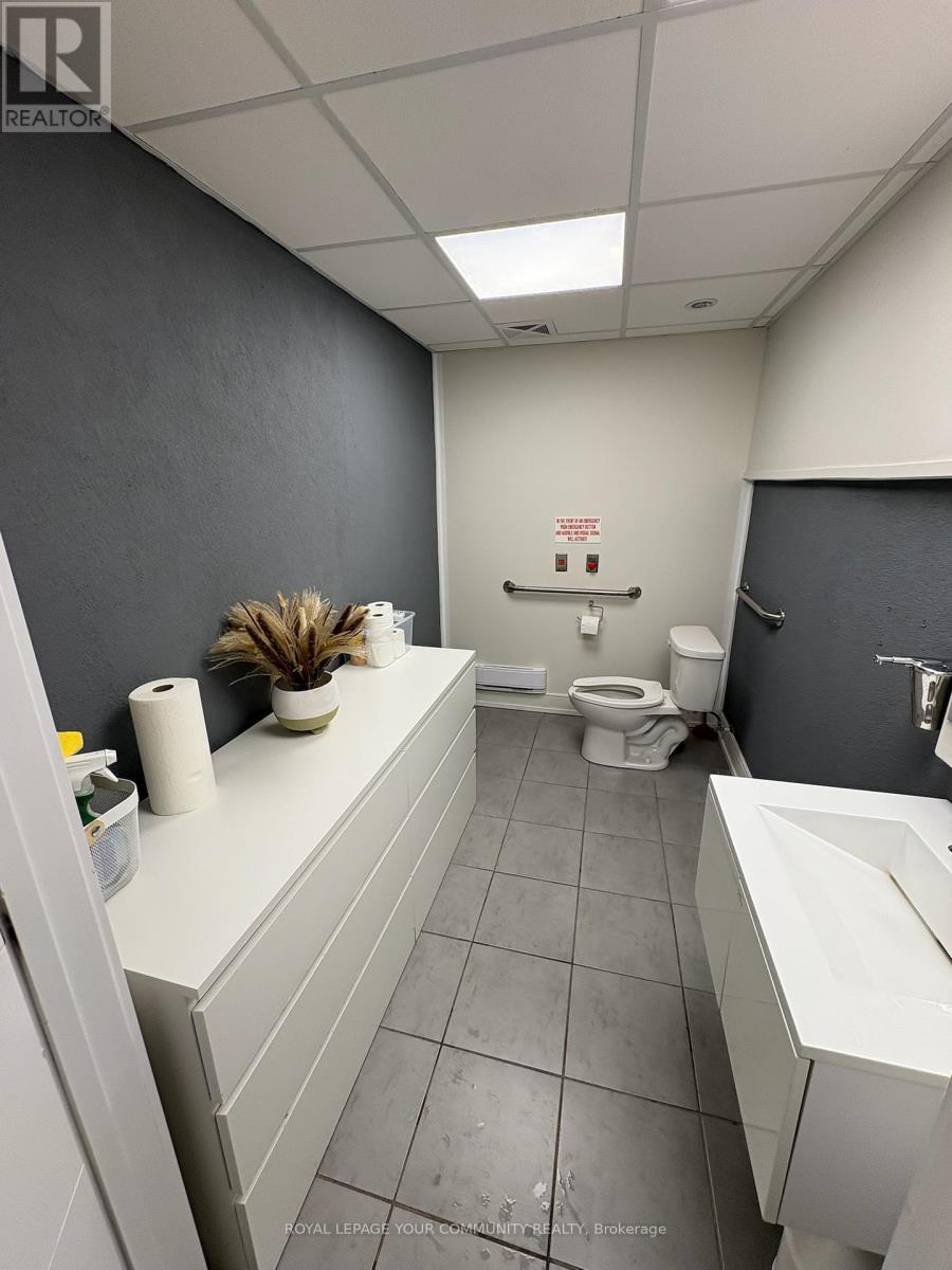 1010 Lagoon Street, Mississauga (Lakeview), Ontario  L5G 0B2 - Photo 10 - W12209300