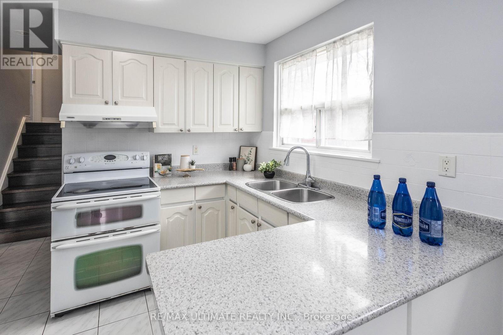 3641 Holden Crescent, Mississauga (Mississauga Valleys), Ontario  L5A 2V9 - Photo 10 - W12209326