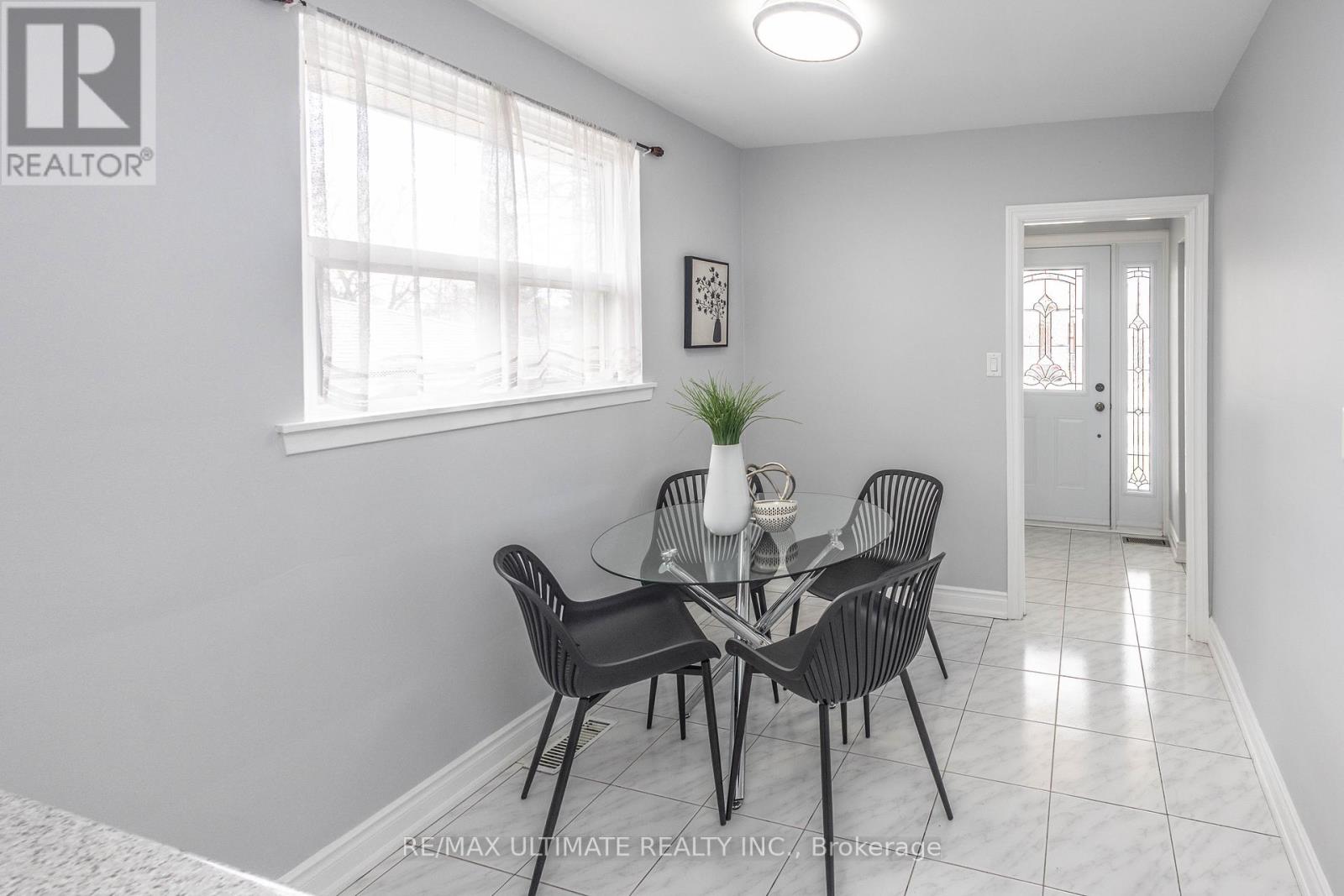 3641 Holden Crescent, Mississauga (Mississauga Valleys), Ontario  L5A 2V9 - Photo 11 - W12209326