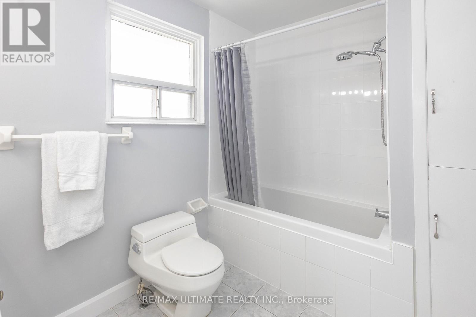 3641 Holden Crescent, Mississauga (Mississauga Valleys), Ontario  L5A 2V9 - Photo 22 - W12209326
