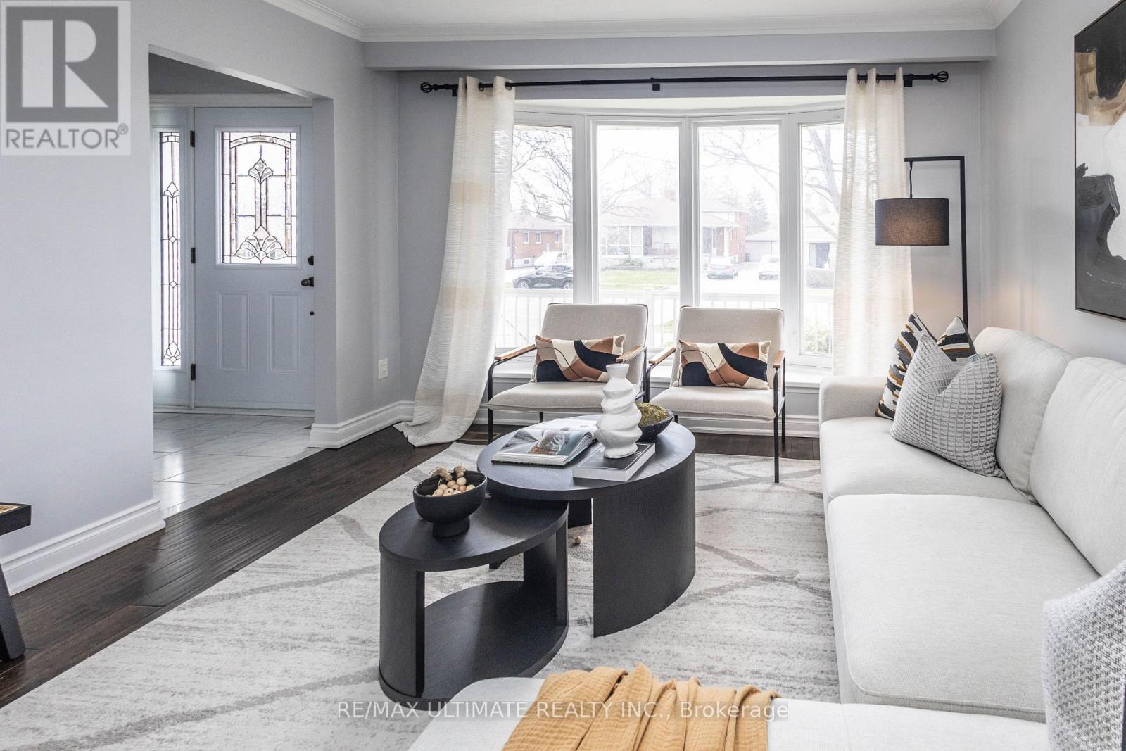 3641 Holden Crescent, Mississauga (Mississauga Valleys), Ontario  L5A 2V9 - Photo 4 - W12209326